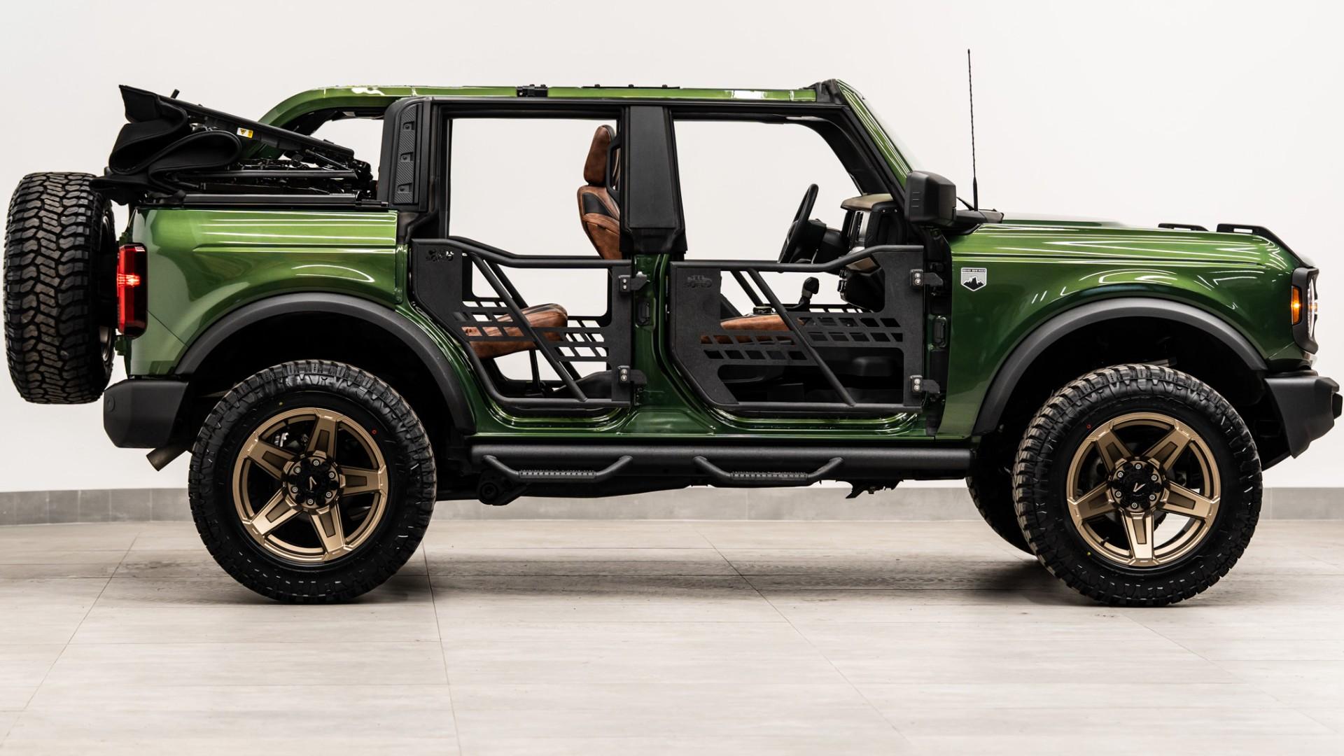 2025 FORD BRONCO in Eruption Green Metallic, photo 14 of 50