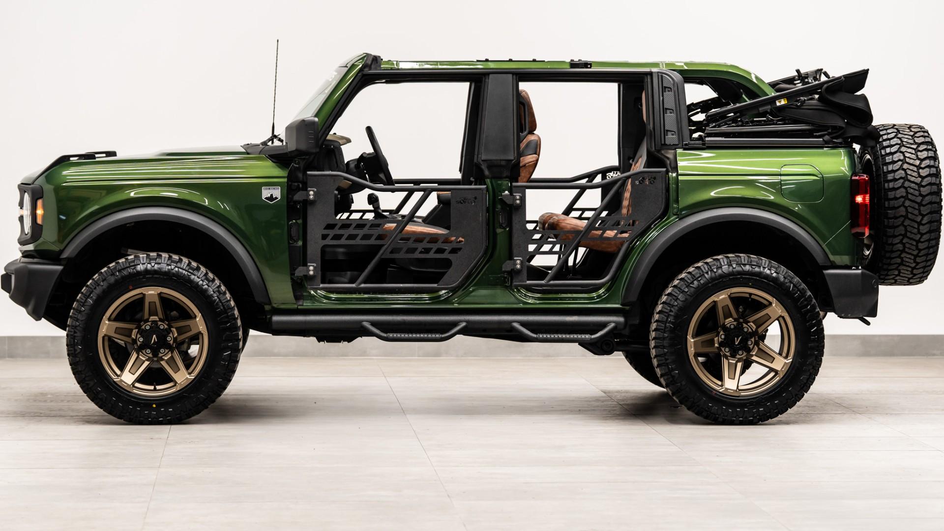 2025 FORD BRONCO in Eruption Green Metallic, photo 17 of 50