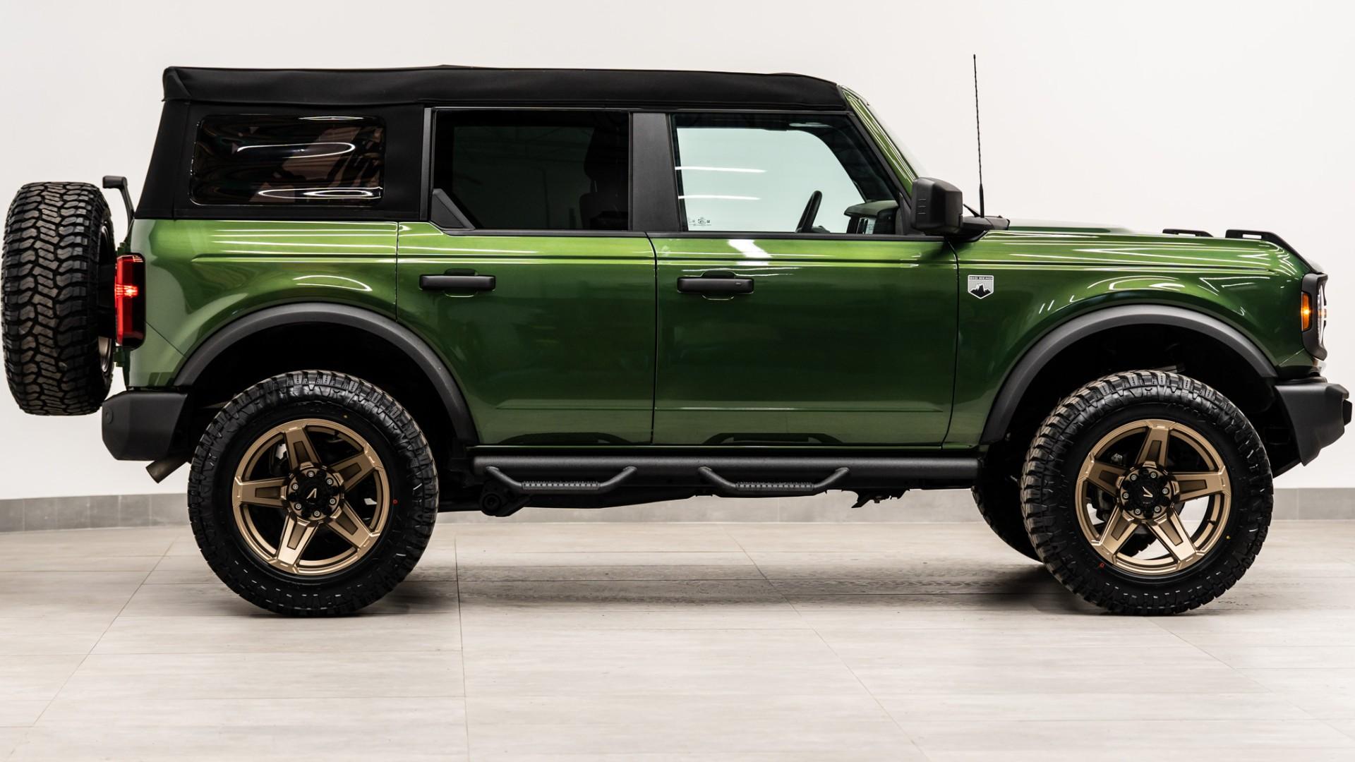 2025 FORD BRONCO in Eruption Green Metallic, photo 8 of 50