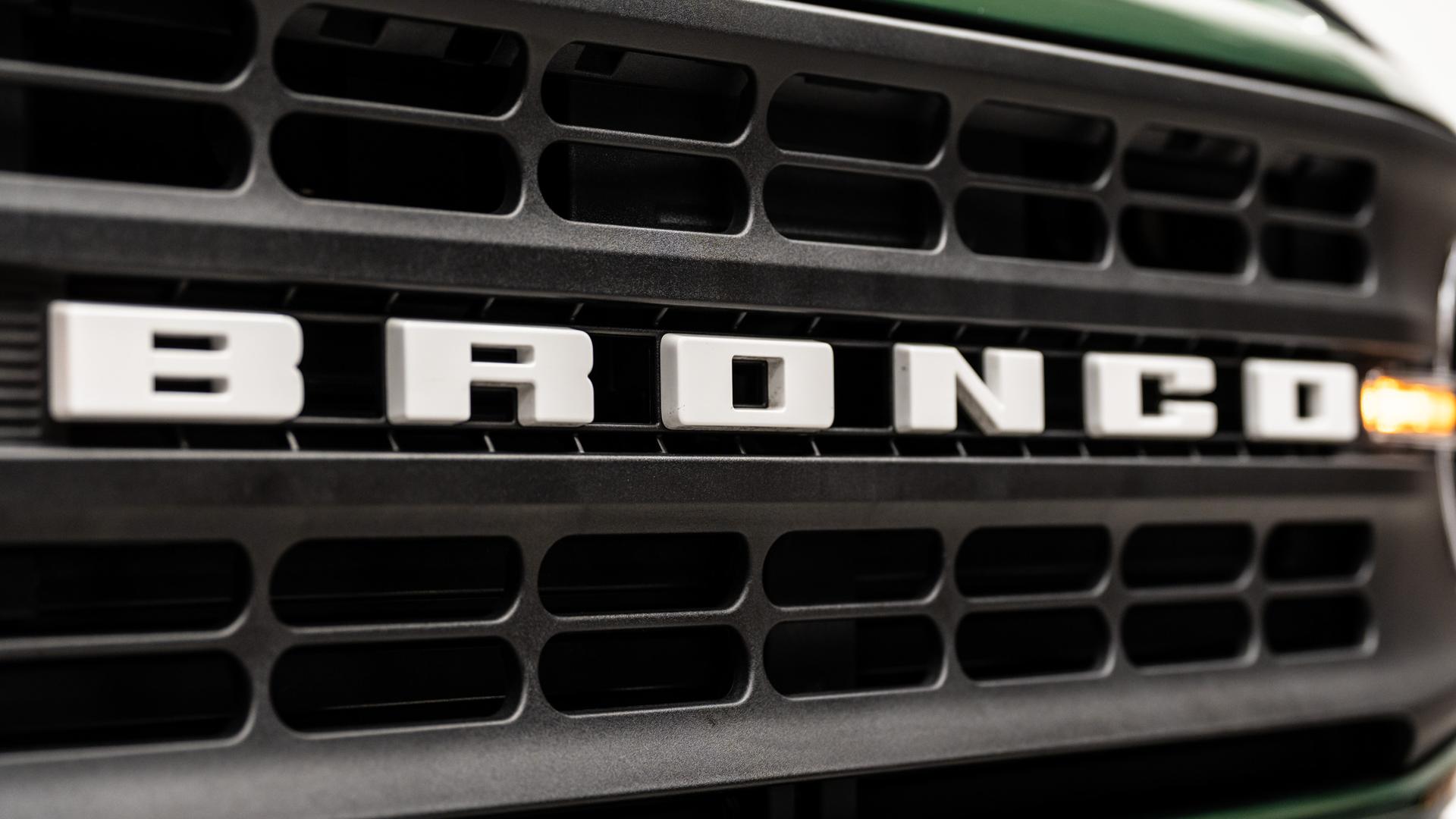 2025 FORD BRONCO in Eruption Green Metallic, photo 38 of 50