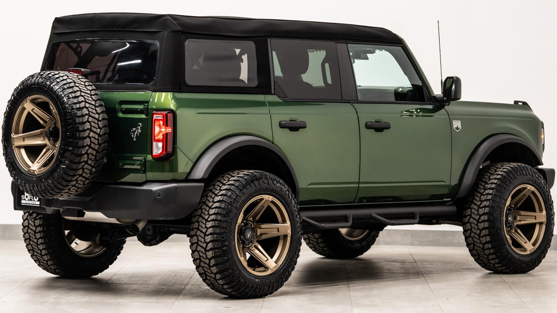 2025 FORD BRONCO in Eruption Green Metallic, photo 9 of 50
