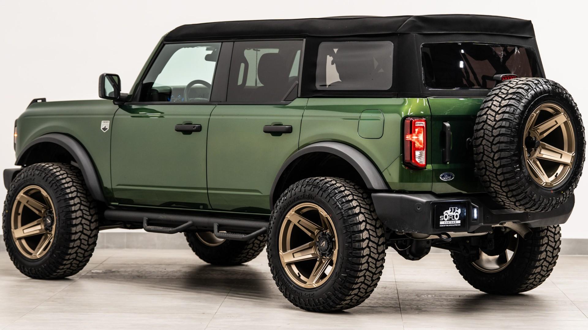 2025 FORD BRONCO in Eruption Green Metallic, photo 11 of 50