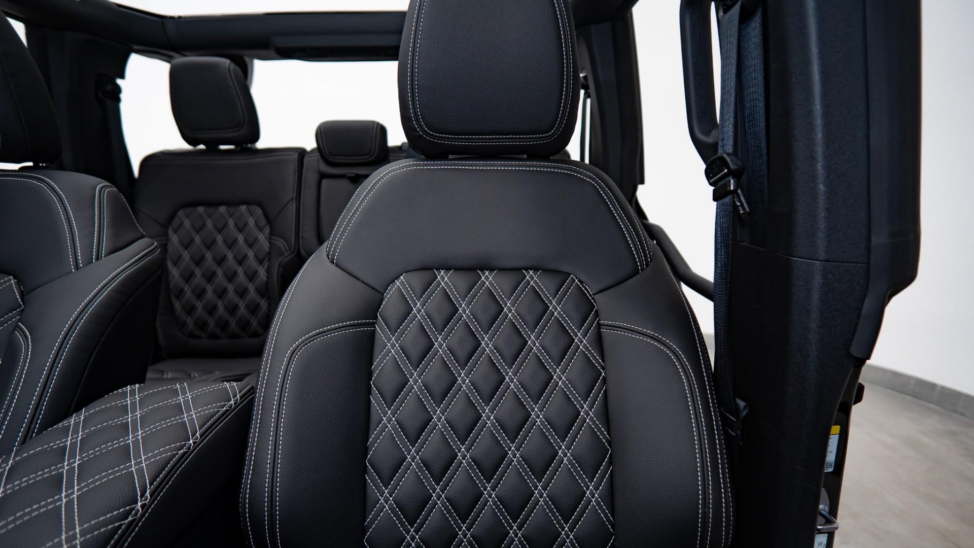 2025 FORD BRONCO in Black, photo 20 of 42