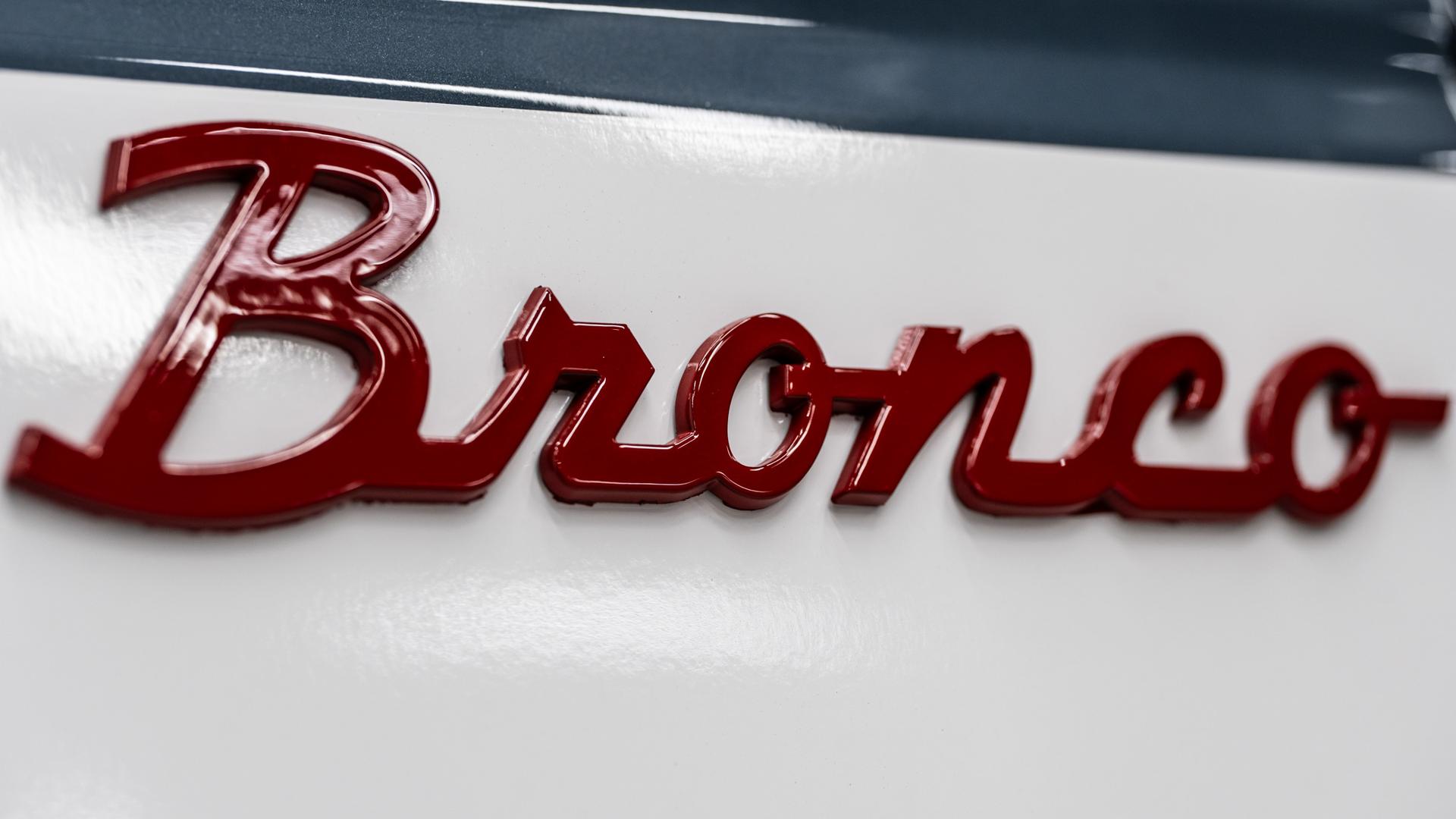 2025 FORD BRONCO in Azzure Gray, photo 55 of 57