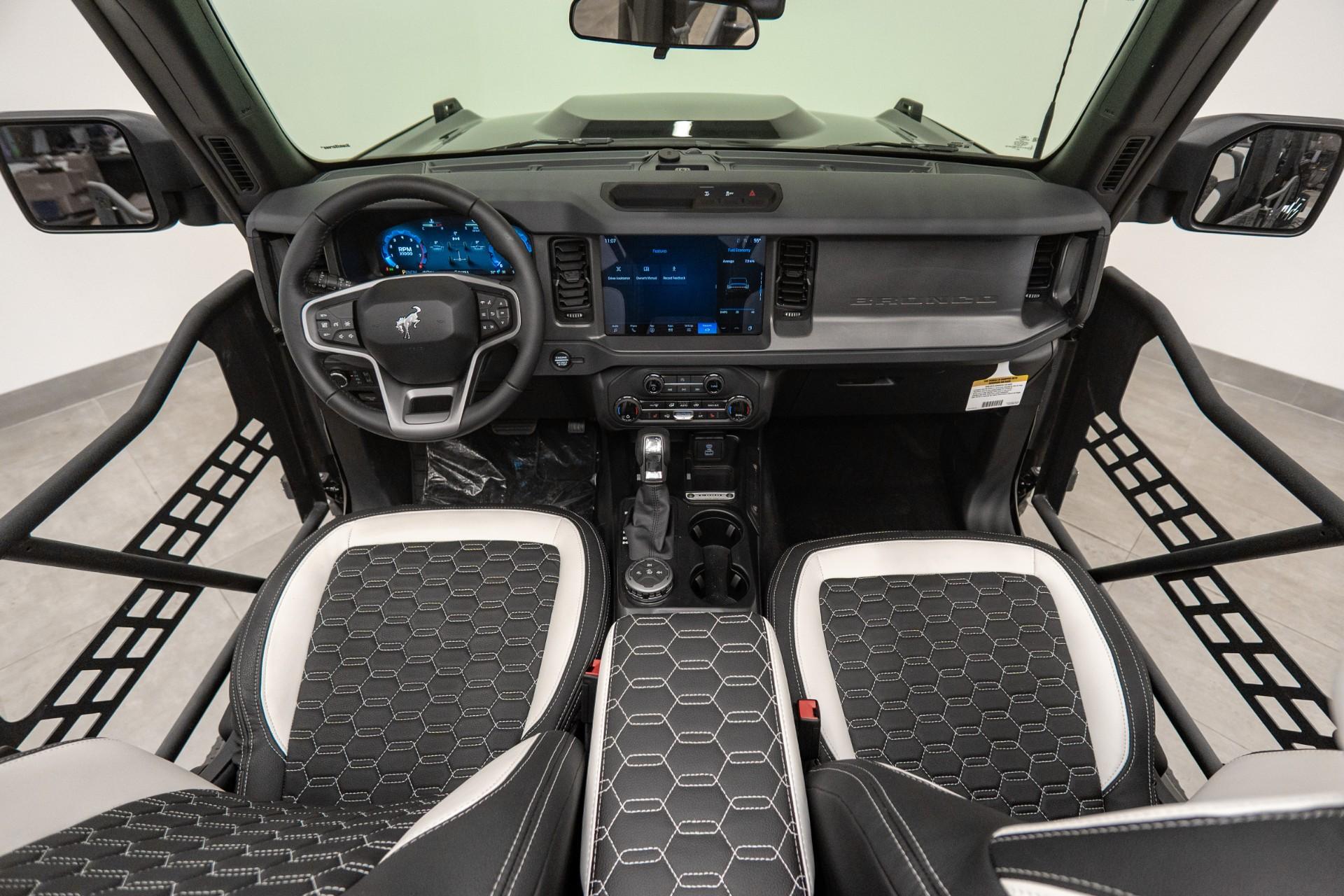 2025 FORD BRONCO in Black, photo 2 of 49