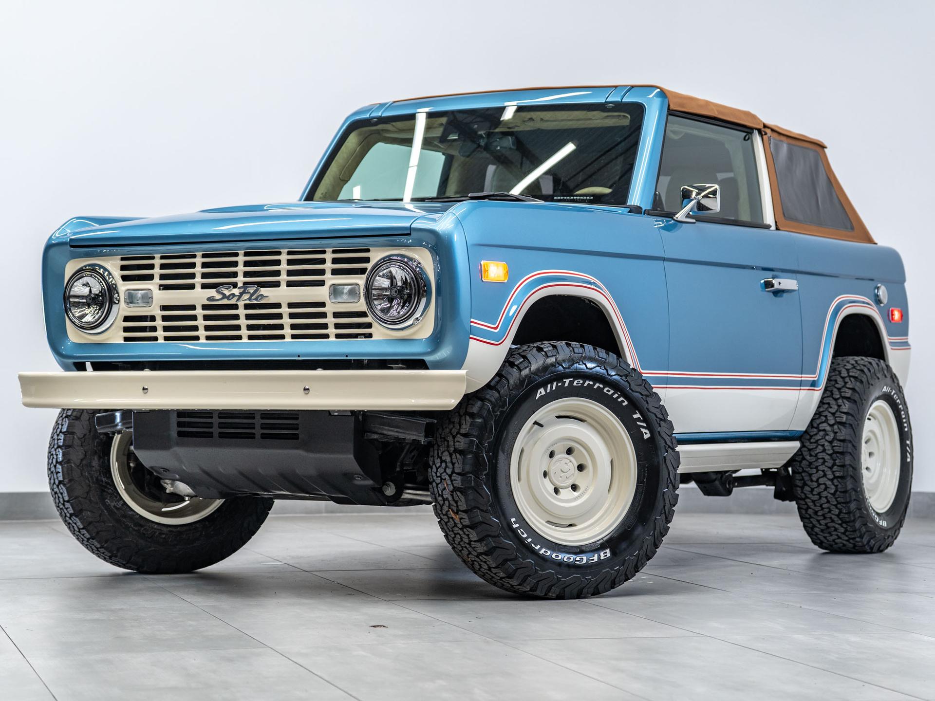 2024 FORD BRONCO in Blue, photo 13 of 52
