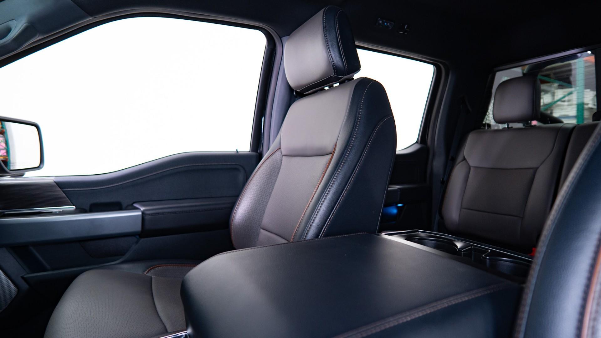 2024 FORD F-150 LARIAT in Black, photo 28 of 46