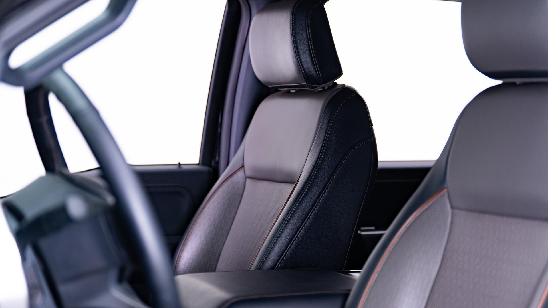 2024 FORD F-150 LARIAT in Black, photo 31 of 46