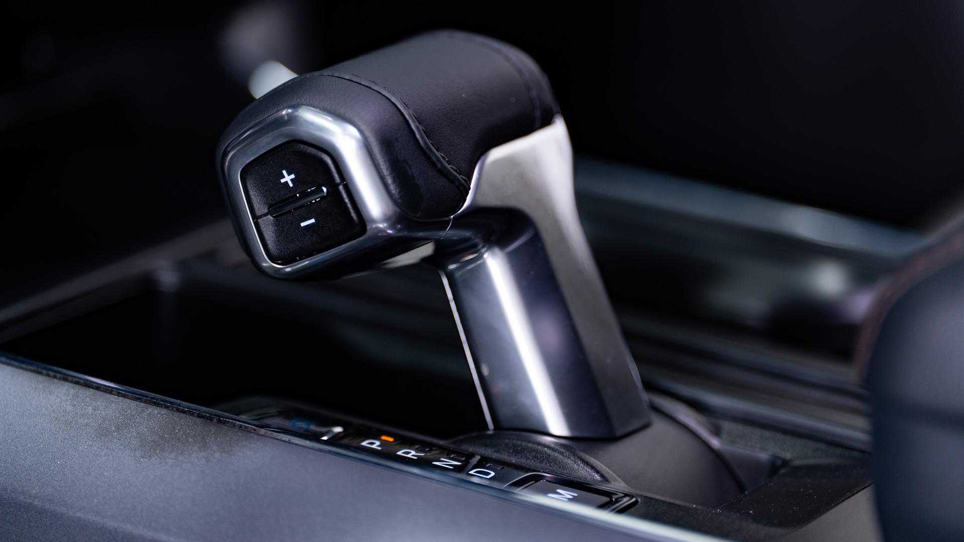 2024 FORD F-150 LARIAT in Black, photo 39 of 46