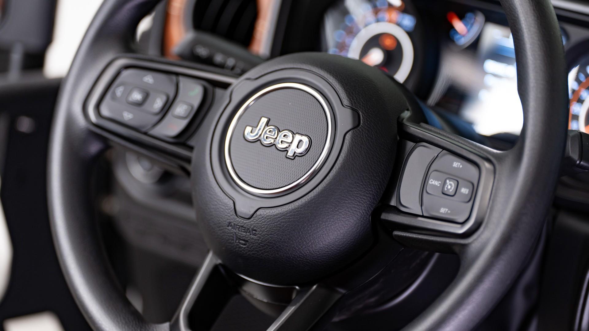 2026 JEEP GLADIATOR in White, photo 27 of 60