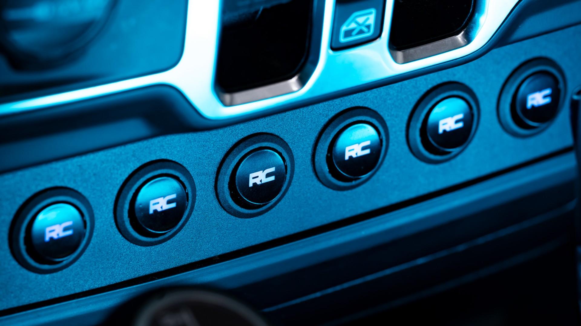 2021 JEEP GLADIATOR in Gecko, photo 19 of 60