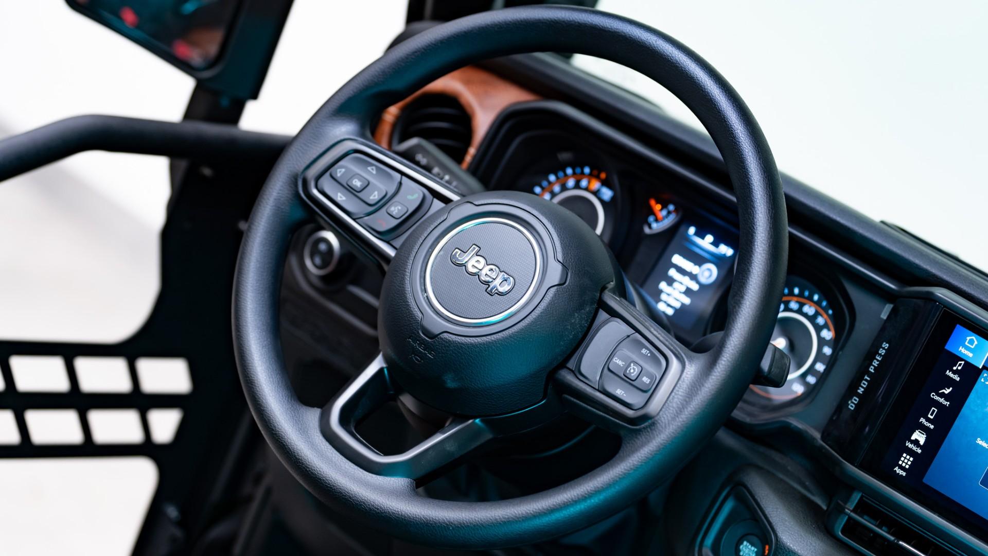 2025 JEEP GLADIATOR in Black, photo 23 of 56