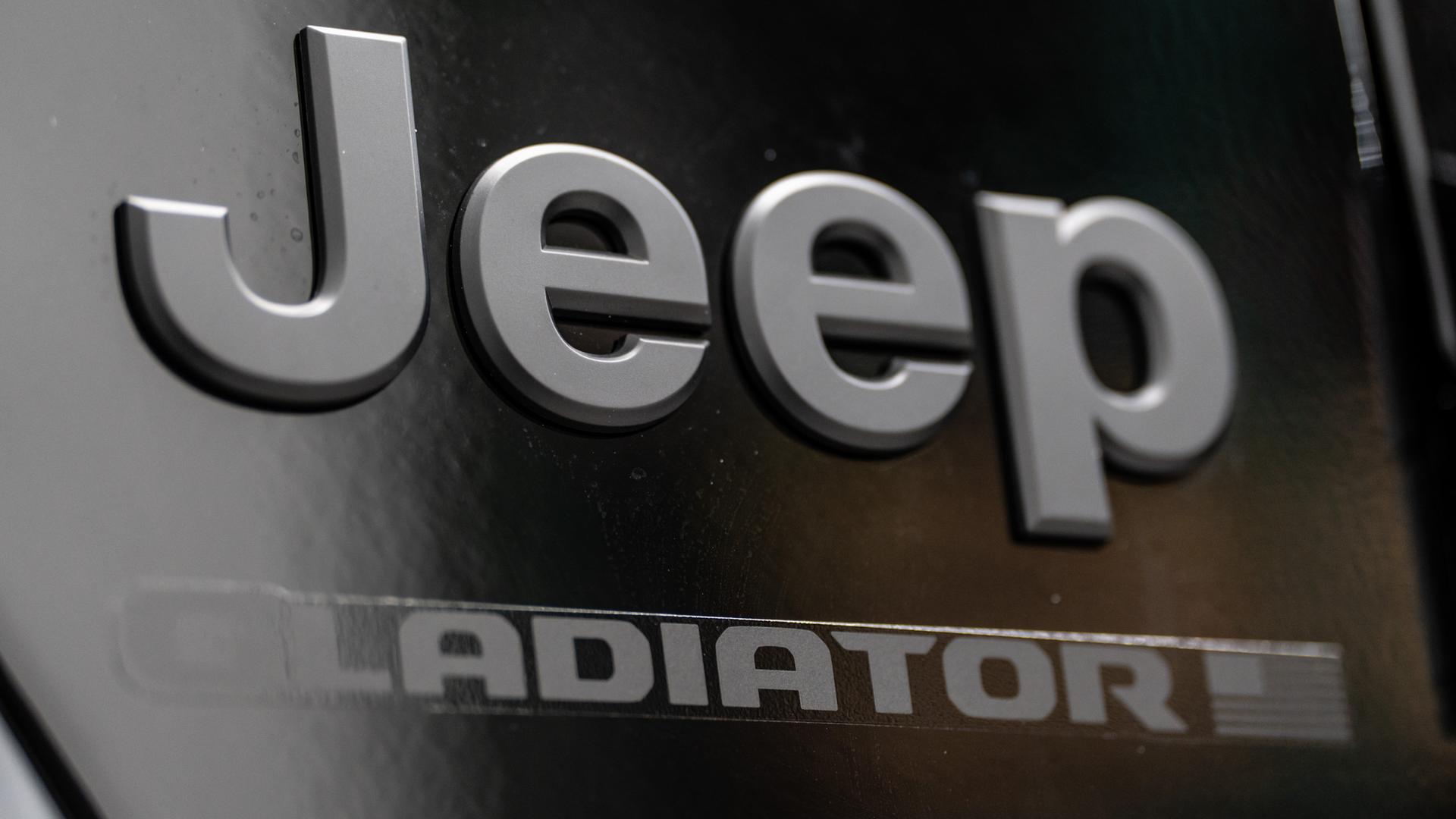 2026 JEEP GLADIATOR in Black, photo 55 of 58