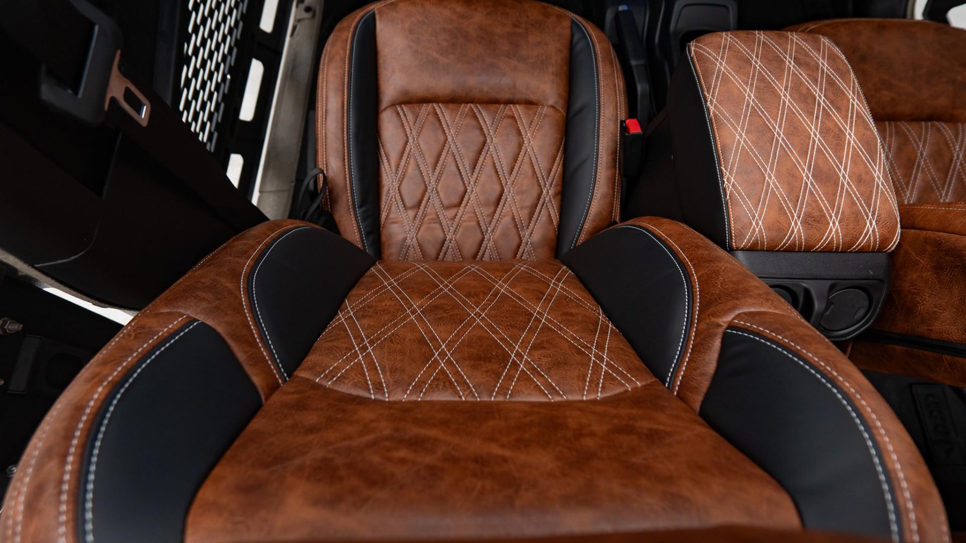 2026 JEEP GLADIATOR in Tan, photo 30 of 54
