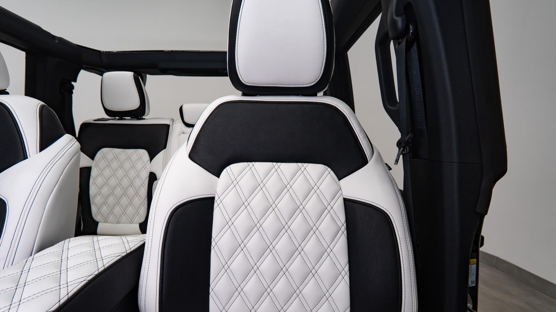 2025 FORD BRONCO in Black, photo 30 of 59