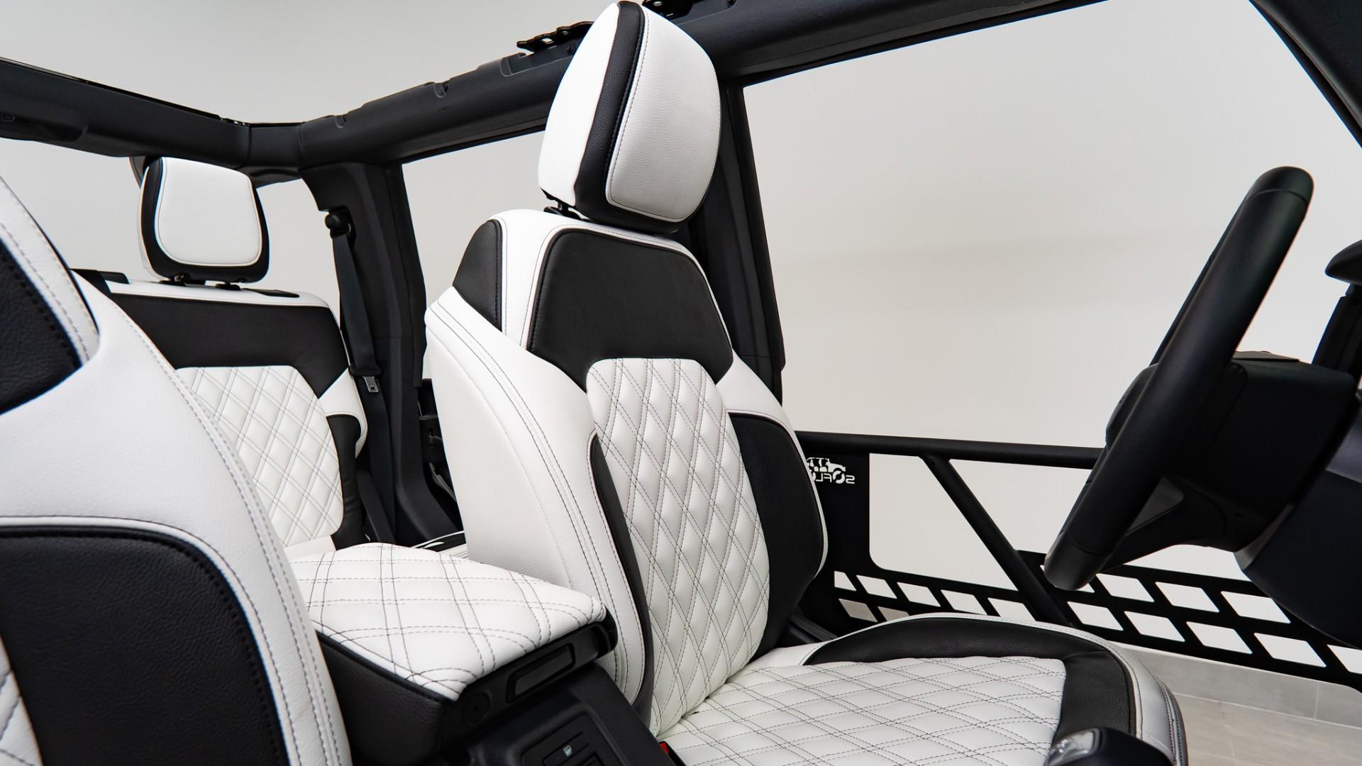 2025 FORD BRONCO in Black, photo 32 of 59