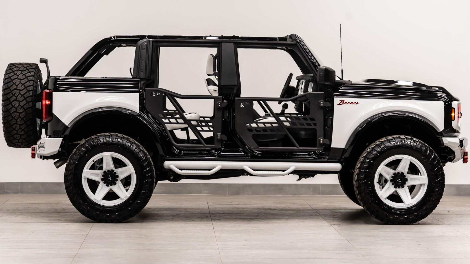 2025 FORD BRONCO in Black, photo 14 of 59
