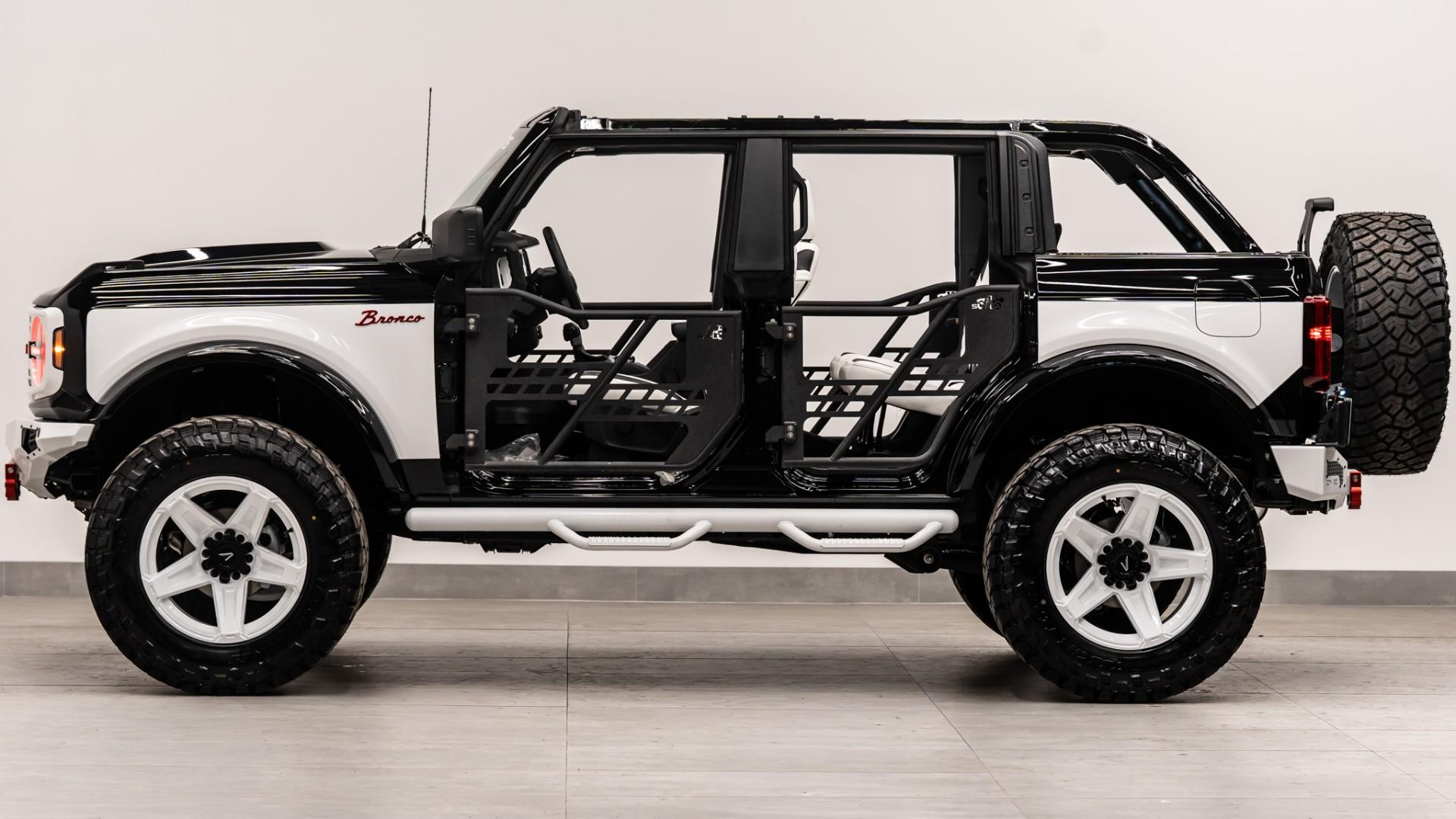 2025 FORD BRONCO in Black, photo 16 of 59