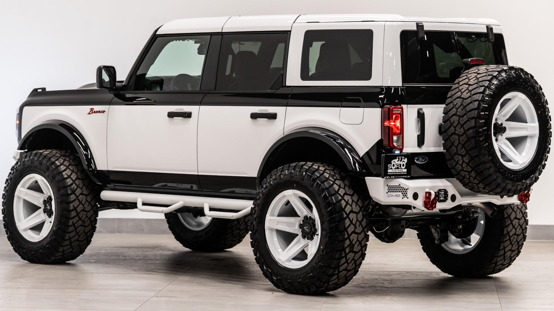 2025 FORD BRONCO in Black, photo 10 of 59