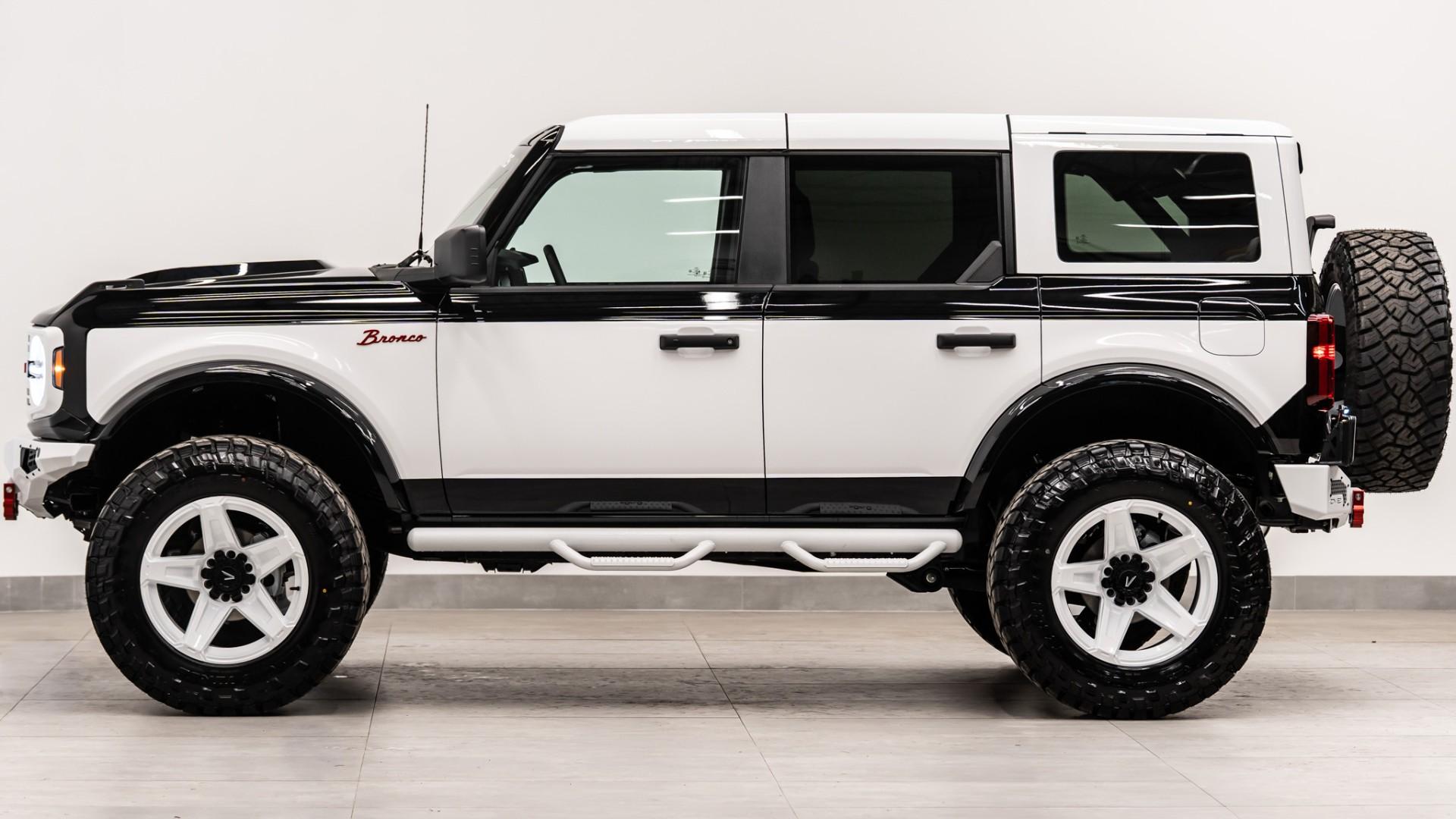 2025 FORD BRONCO in Black, photo 11 of 59