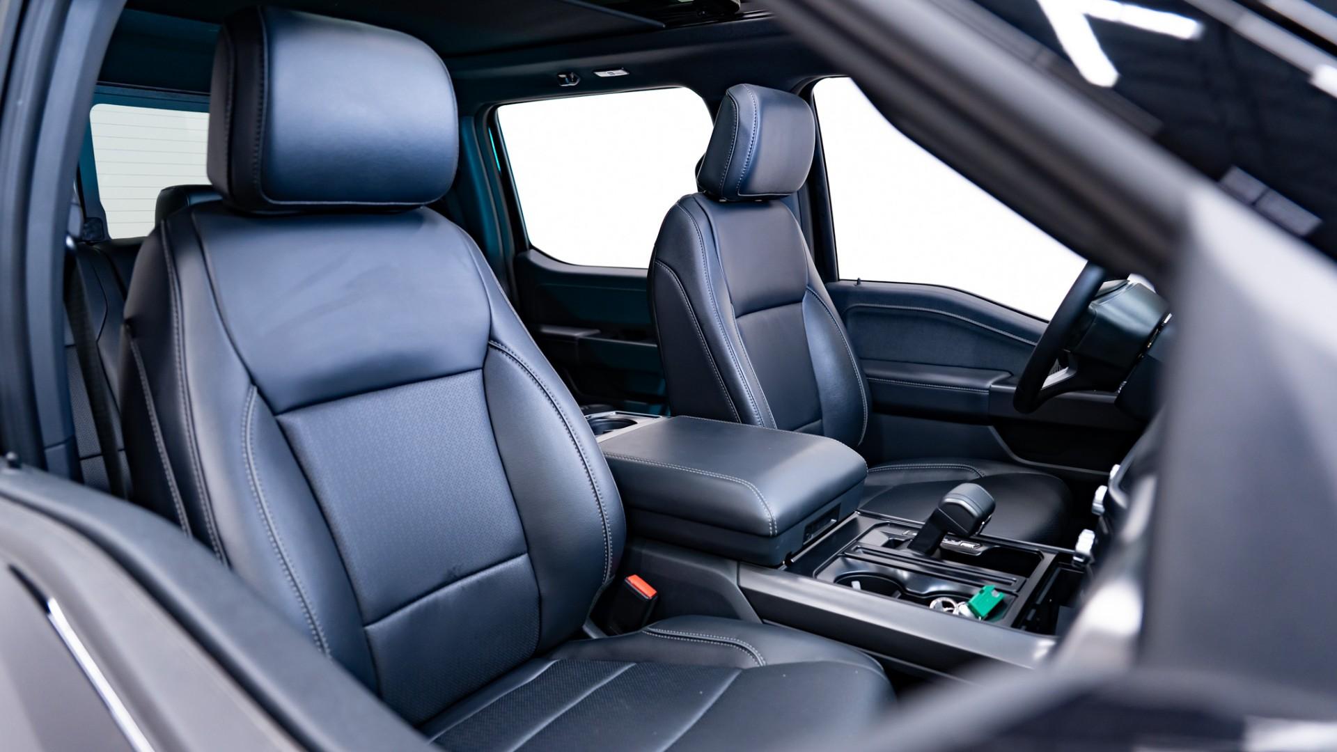 2025 FORD F-150 LARIAT in Black, photo 3 of 53