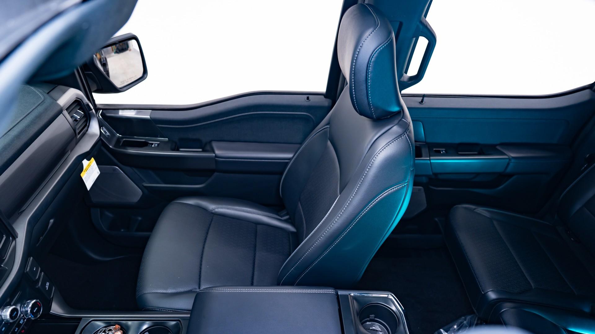 2025 FORD F-150 LARIAT in Black, photo 39 of 53
