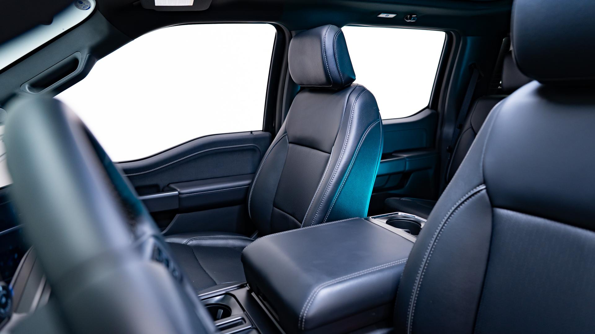 2025 FORD F-150 LARIAT in Black, photo 40 of 53