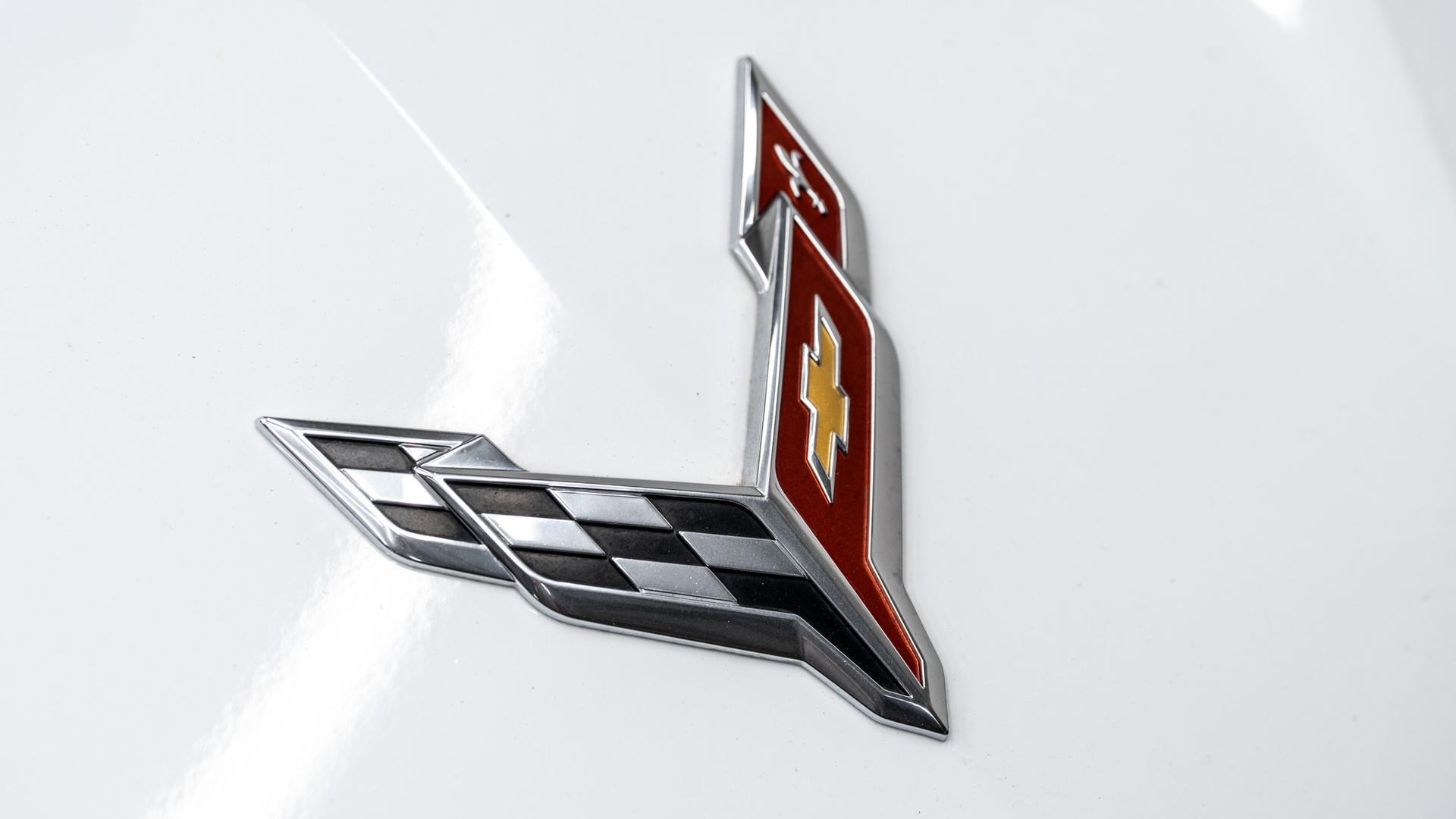 2020 CHEVROLET CORVETTE in ARCTIC WHITE, photo 15 of 49