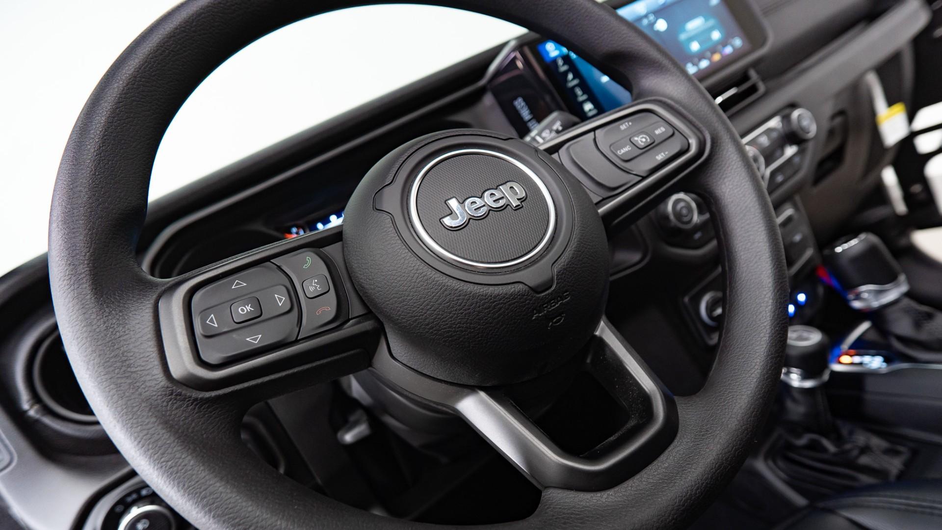 2026 JEEP GLADIATOR in Black, photo 25 of 55