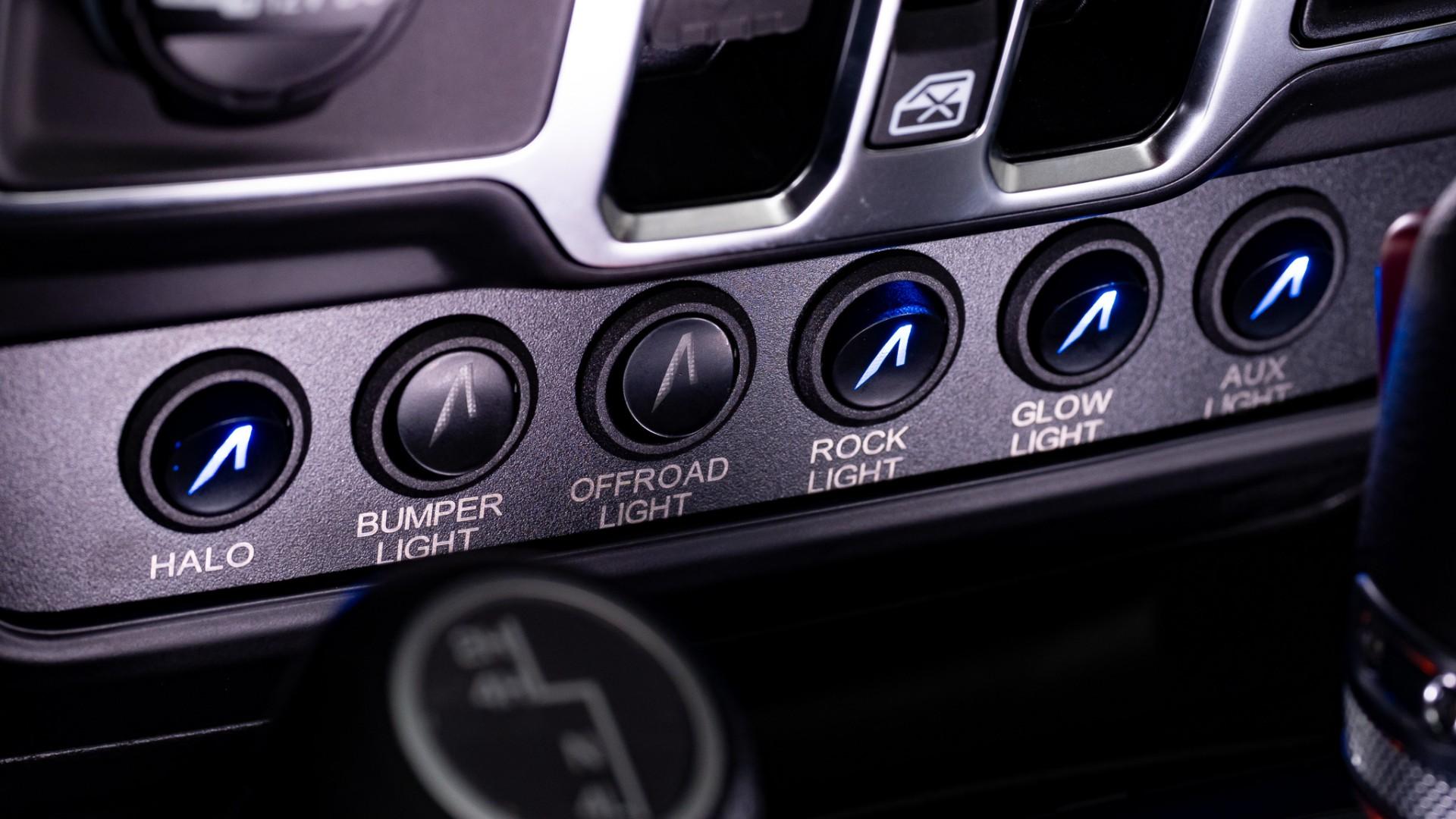 2026 JEEP GLADIATOR in Black, photo 31 of 55