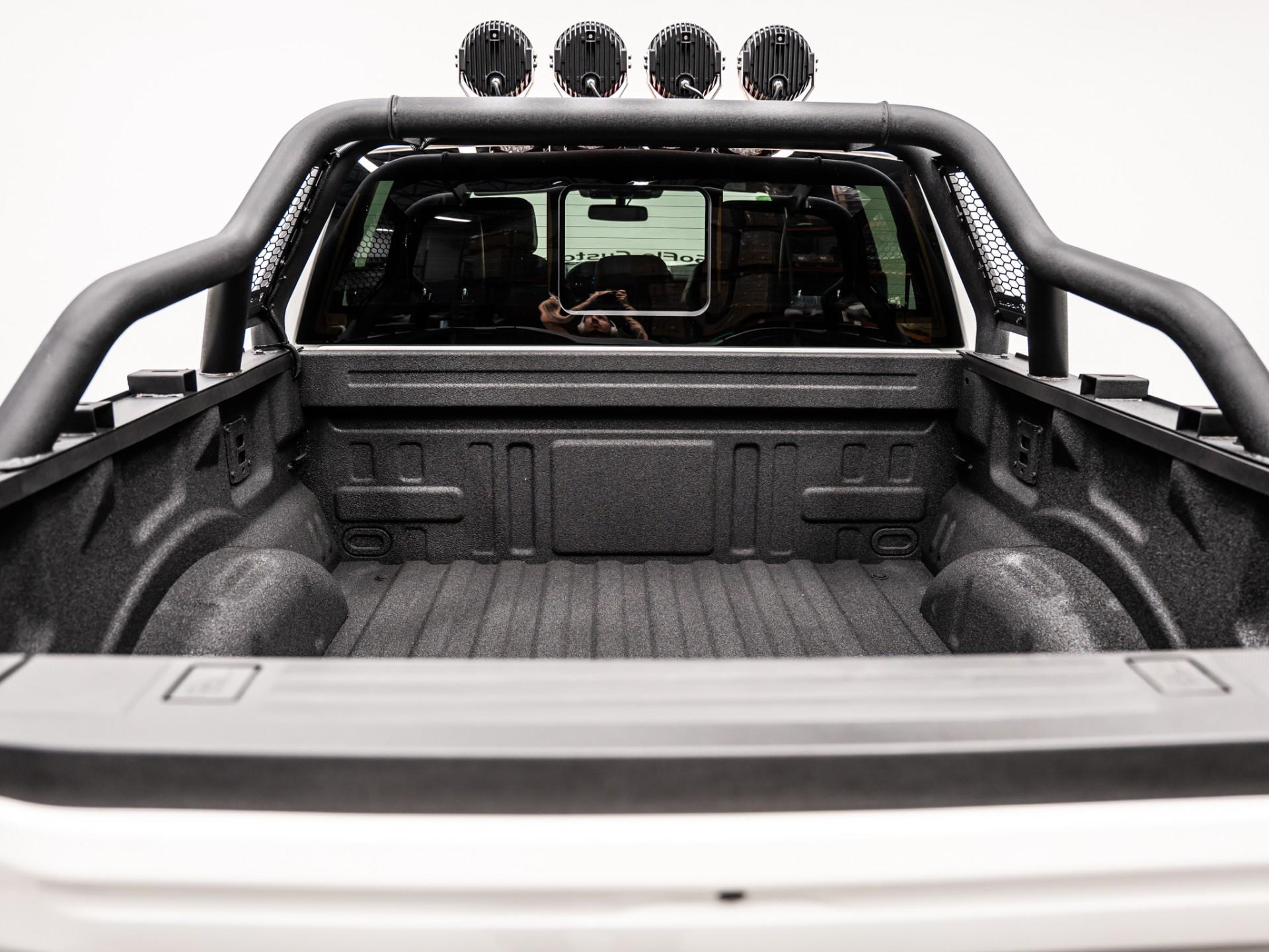 2025 FORD F-150 4X4 LARIAT in White, photo 11 of 46