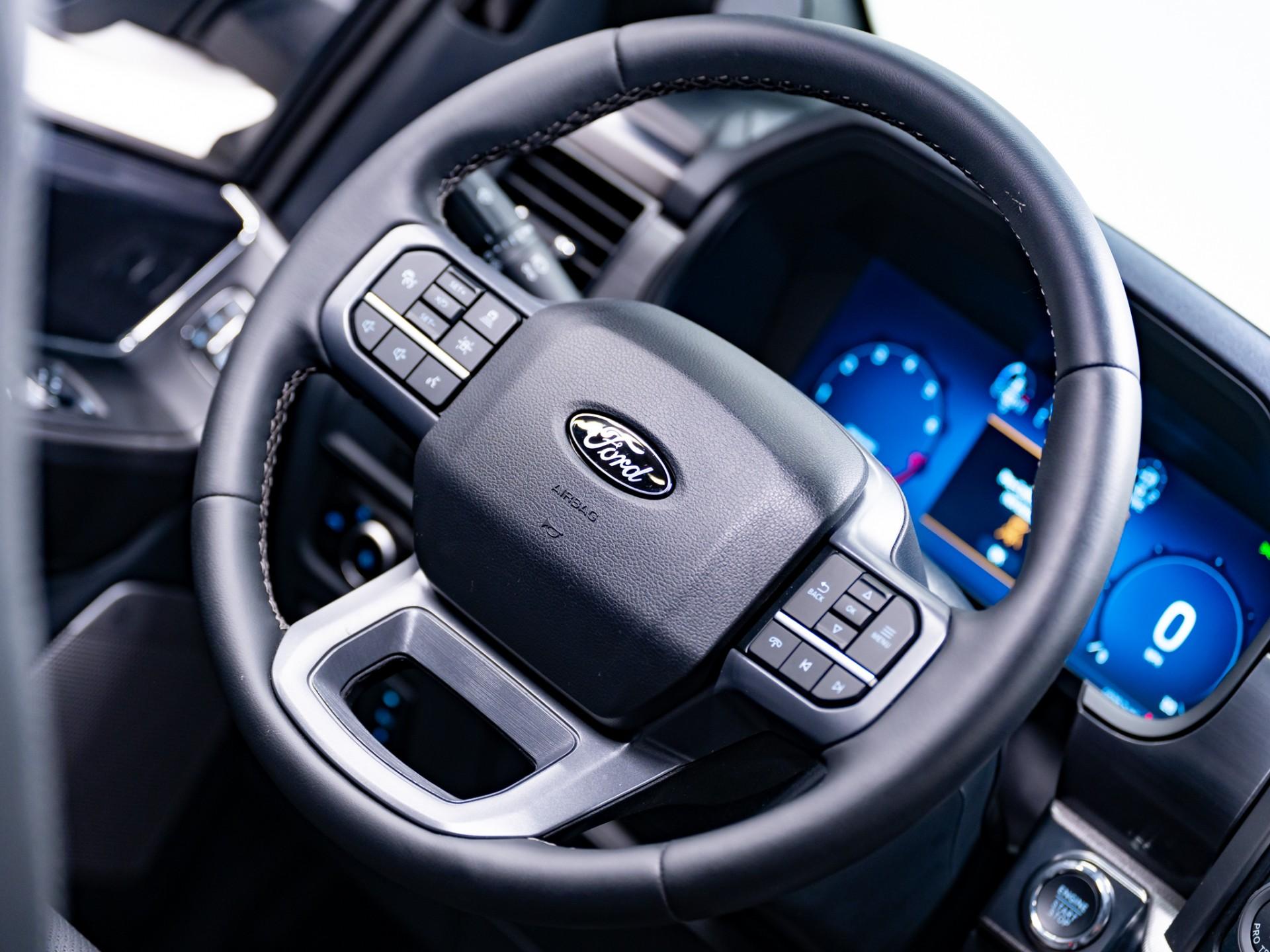2025 FORD F-150 4X4 LARIAT in White, photo 40 of 46