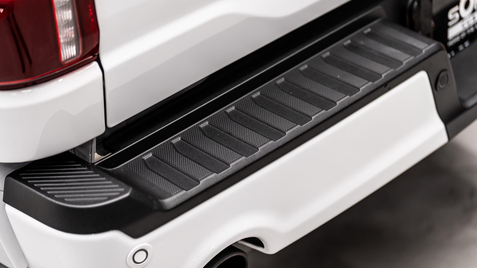 2025 FORD F-150 LARIAT in White, photo 19 of 48