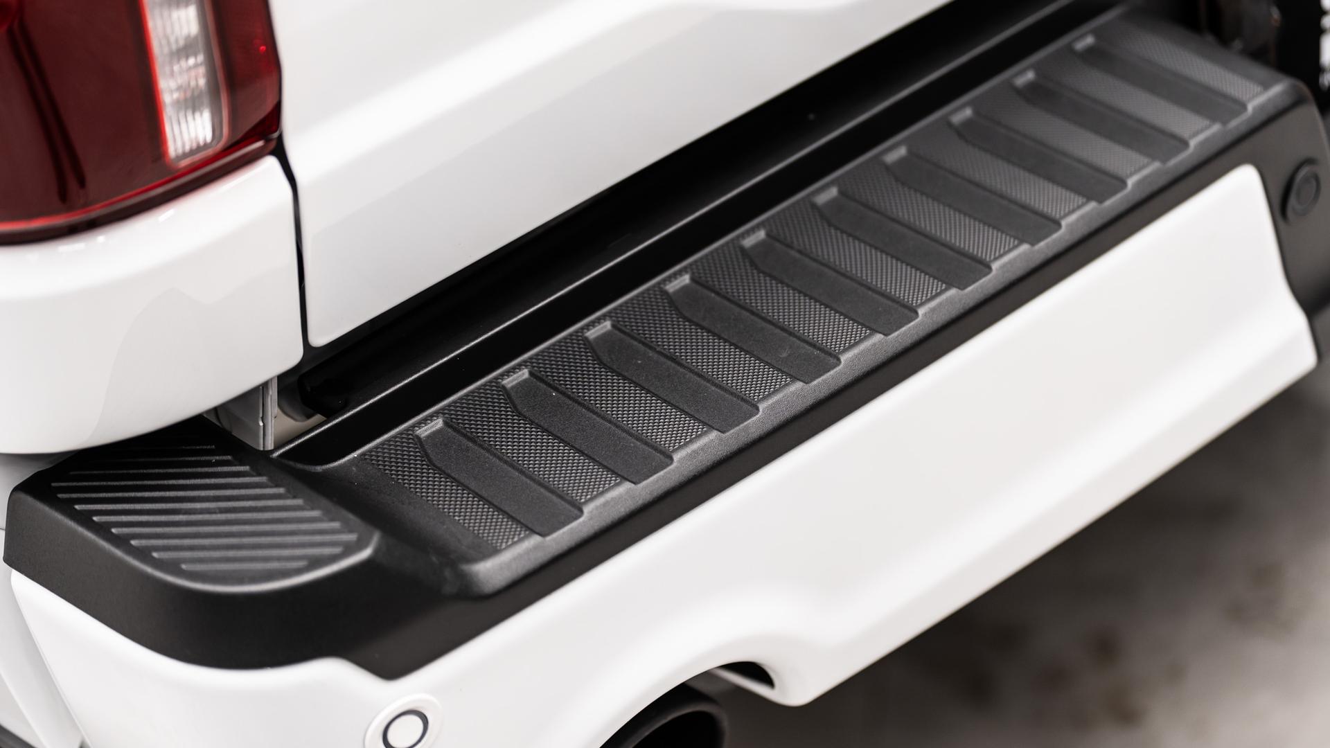 2025 FORD F-150 LARIAT in White, photo 30 of 48