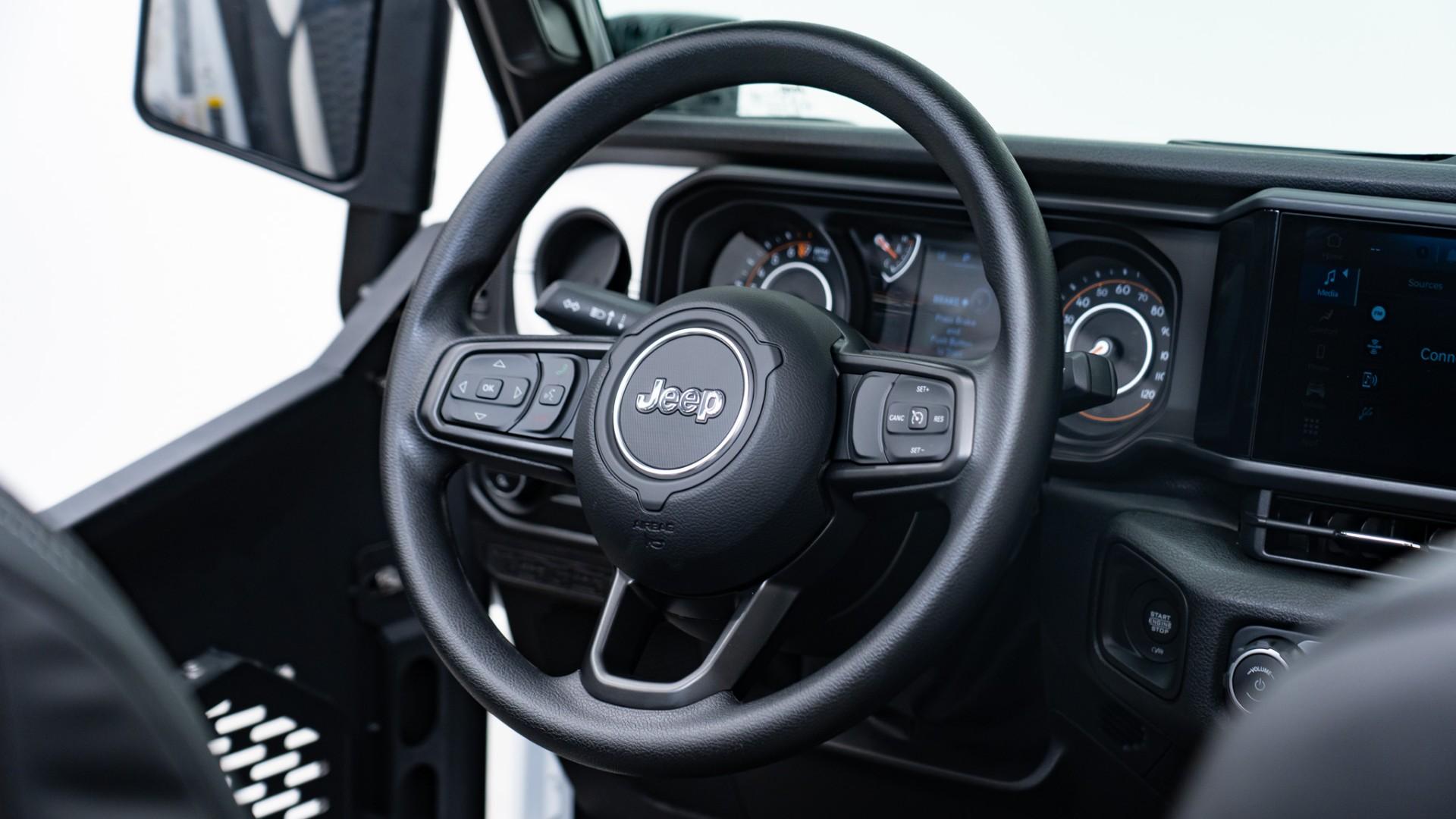 2026 JEEP GLADIATOR in White, photo 30 of 33