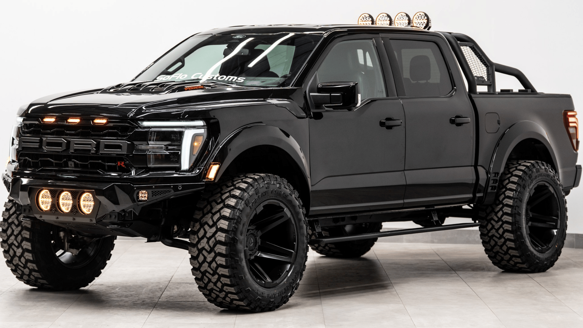2025 FORD F-150 4X4 LARIAT in Black, photo 10 of 54