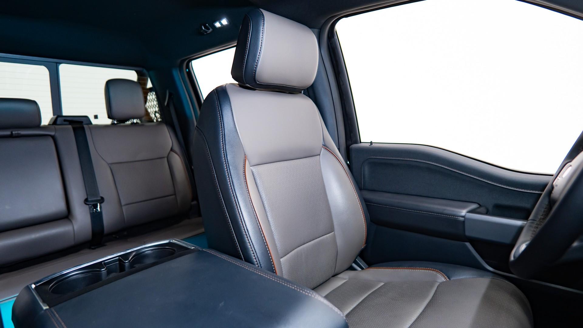 2025 FORD F-150 4X4 LARIAT in Black, photo 45 of 54