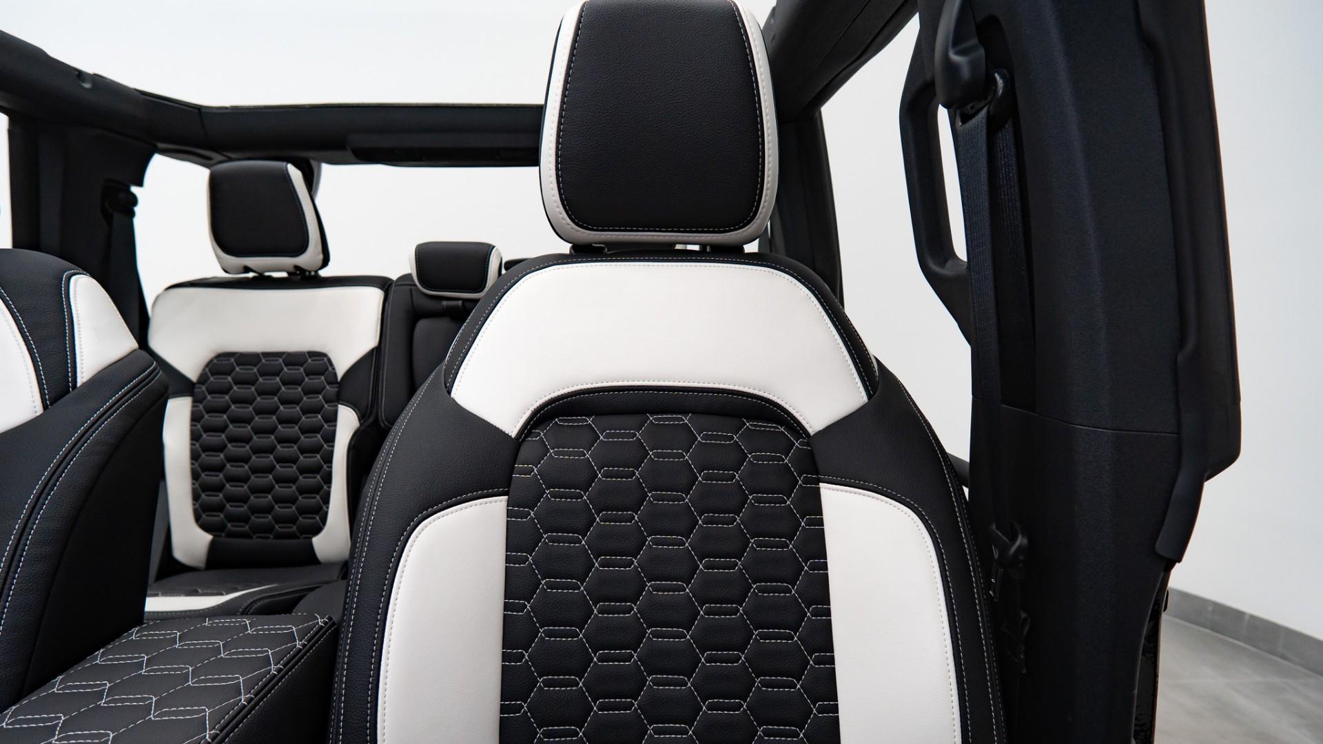 2026 FORD BRONCO in Black, photo 20 of 30