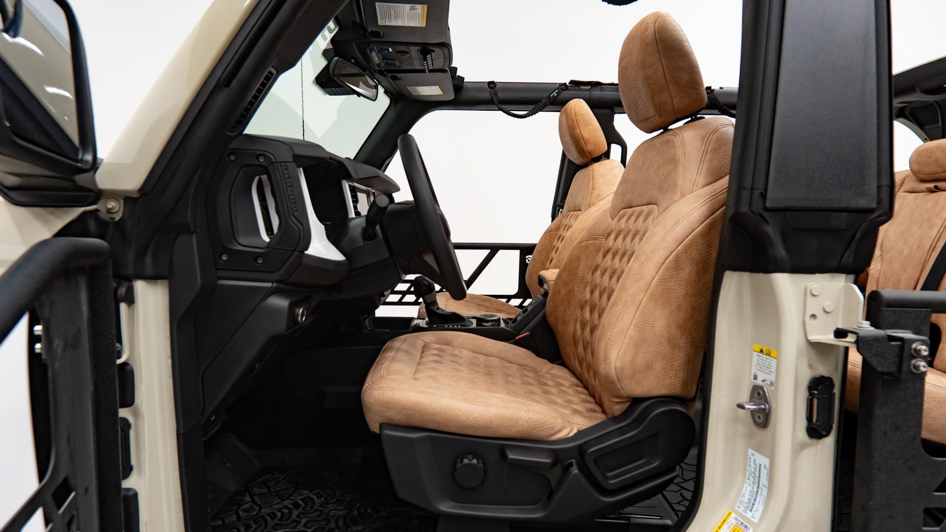2025 FORD BRONCO in Desert Sand, photo 30 of 57