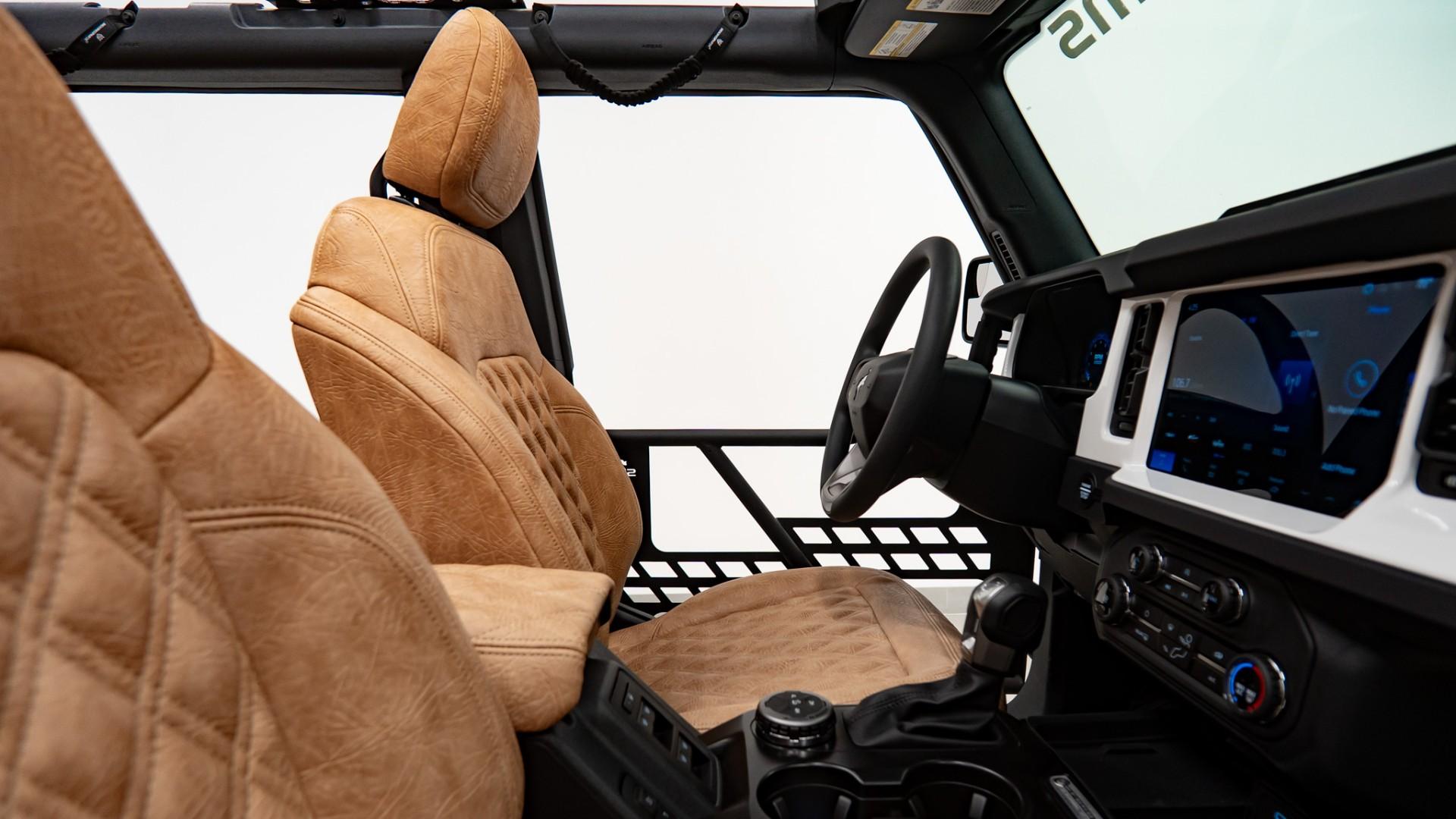 2025 FORD BRONCO in Desert Sand, photo 34 of 57