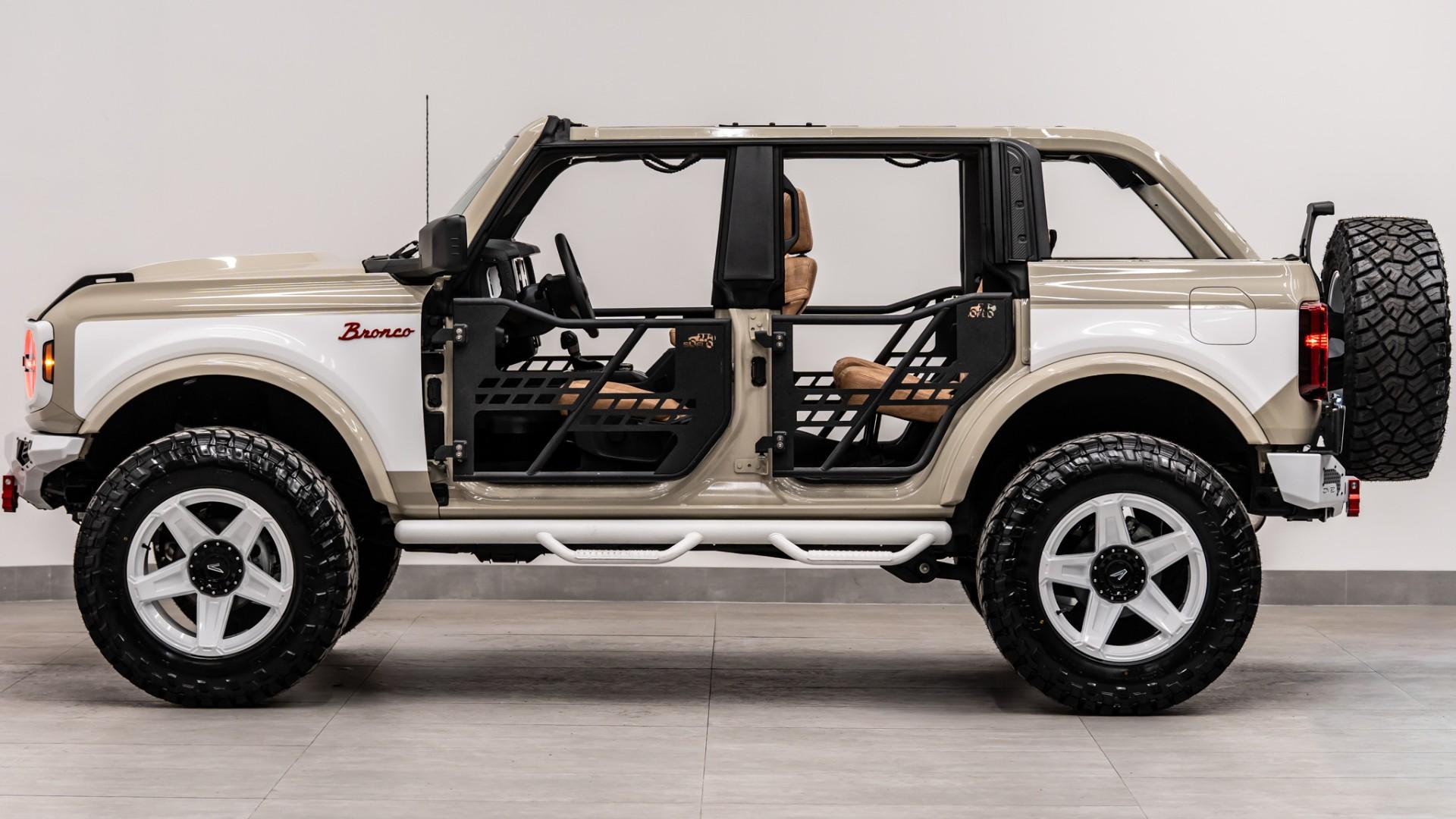 2025 FORD BRONCO in Desert Sand, photo 16 of 57