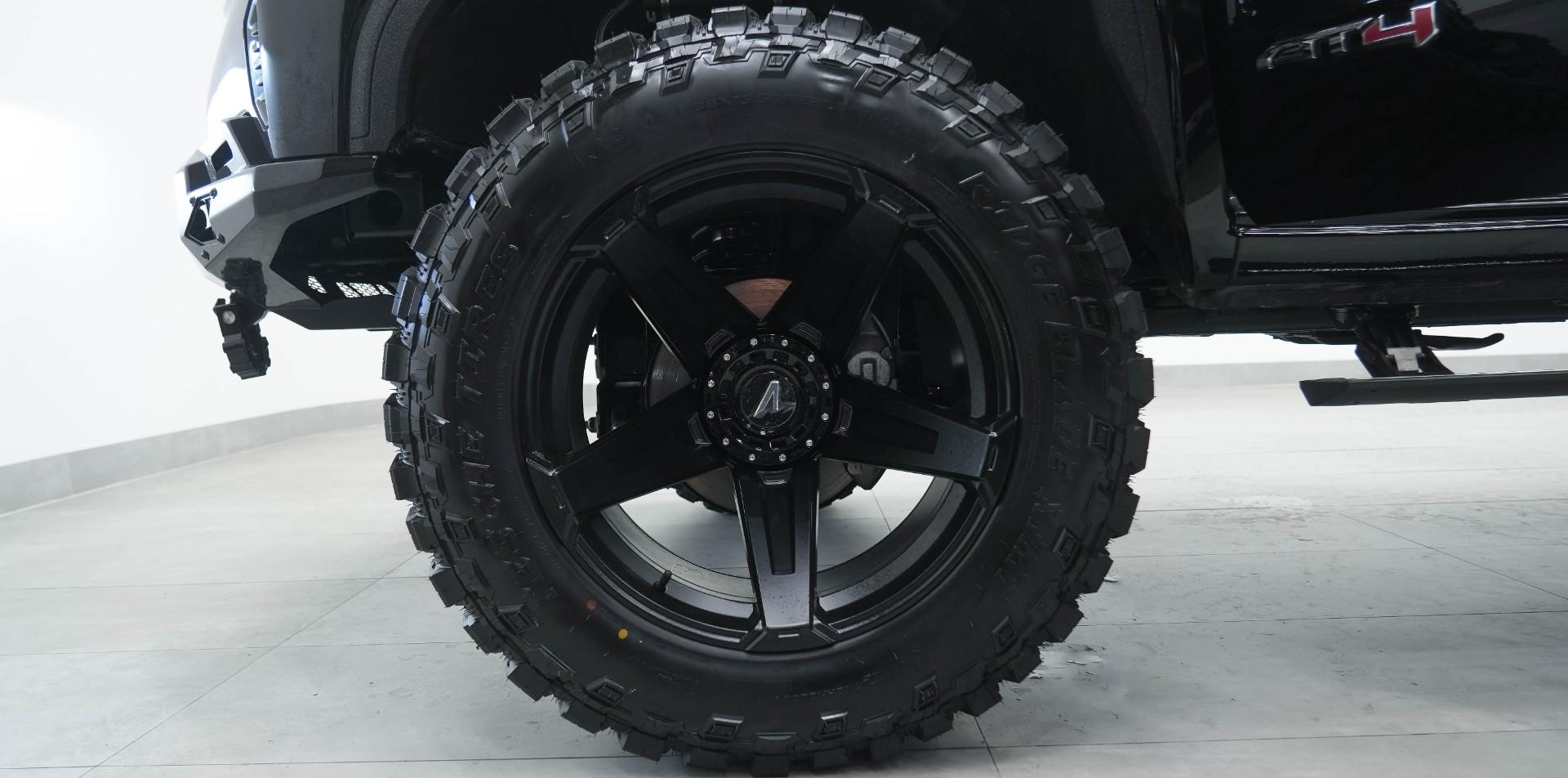 2025 GMC SIERRA 1500 in Black, photo 14 of 50