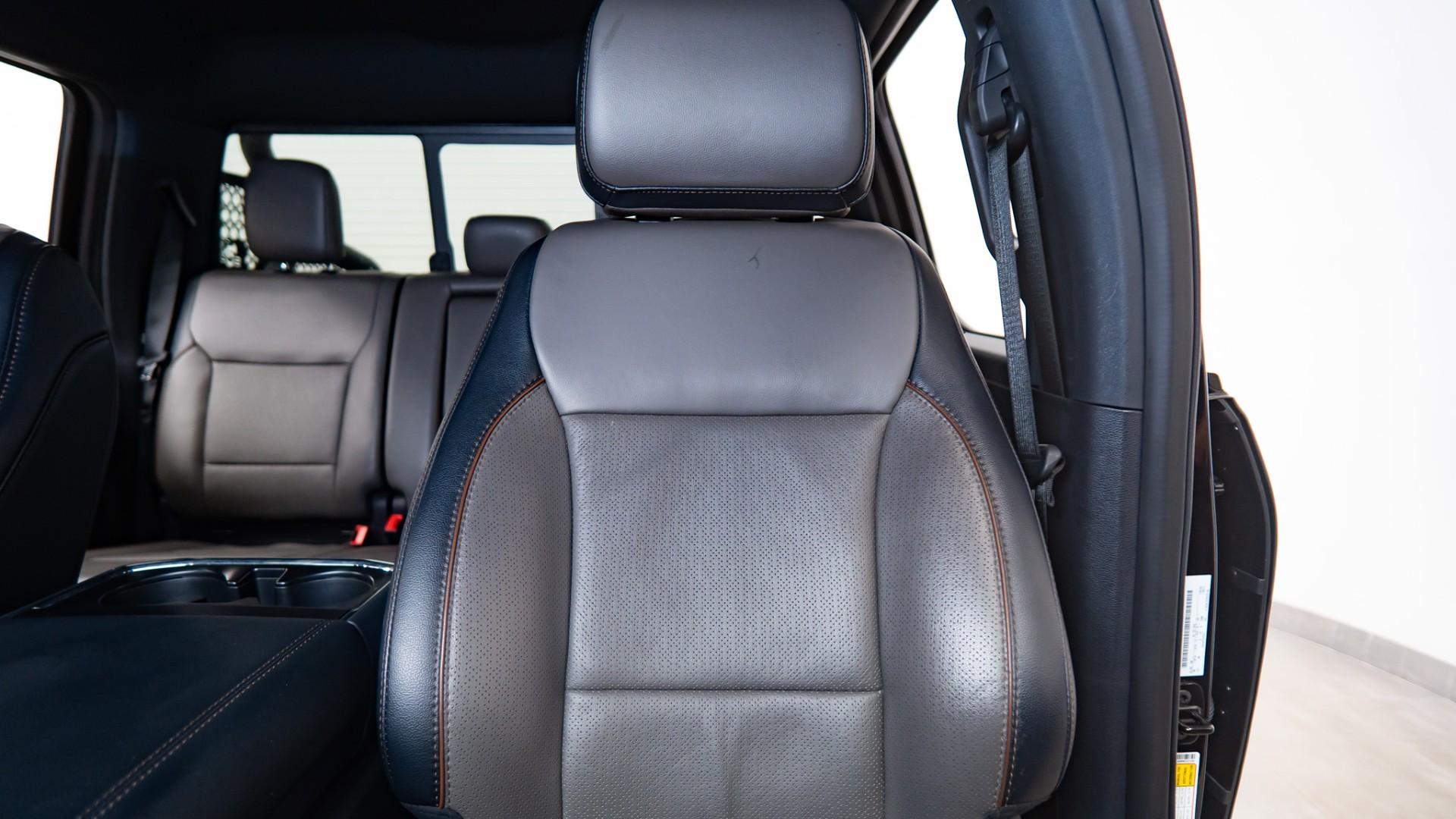 2024 FORD F-150 LARIAT in Black, photo 34 of 45