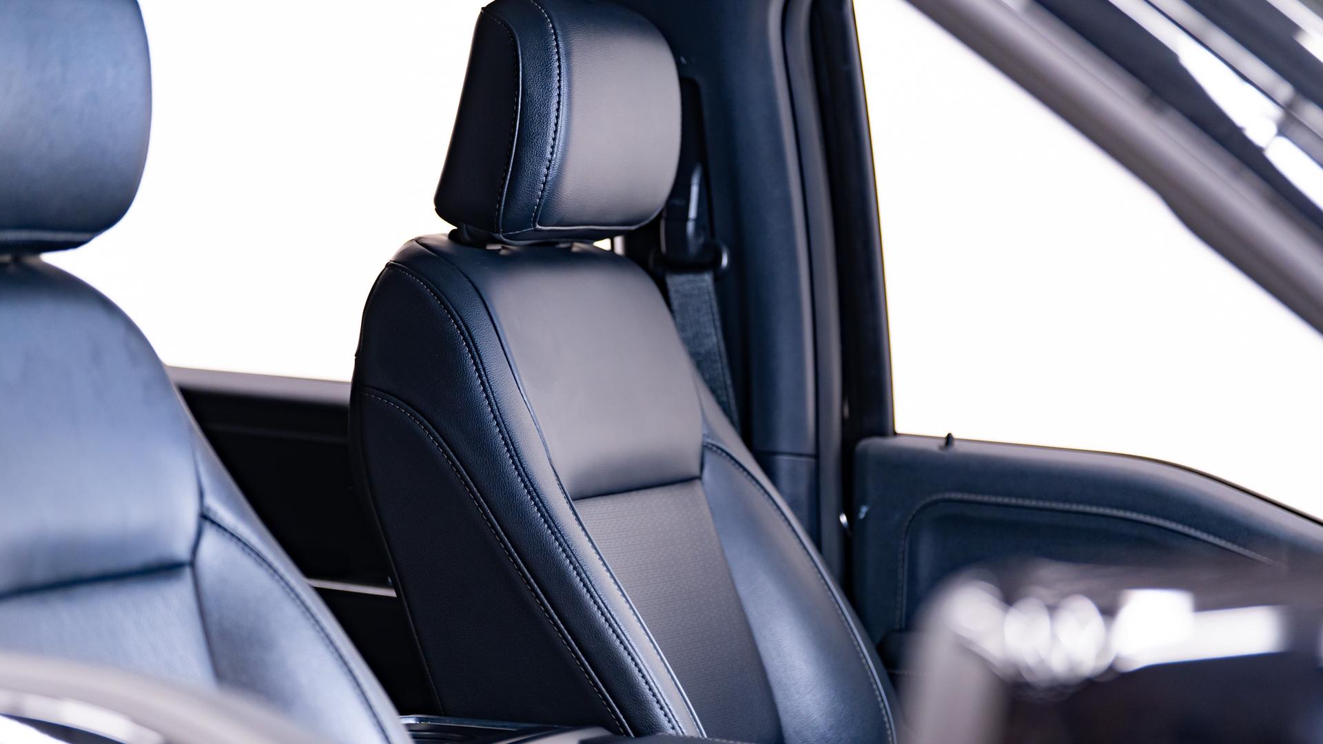 2025 FORD F-150 LARIAT in Black, photo 47 of 57