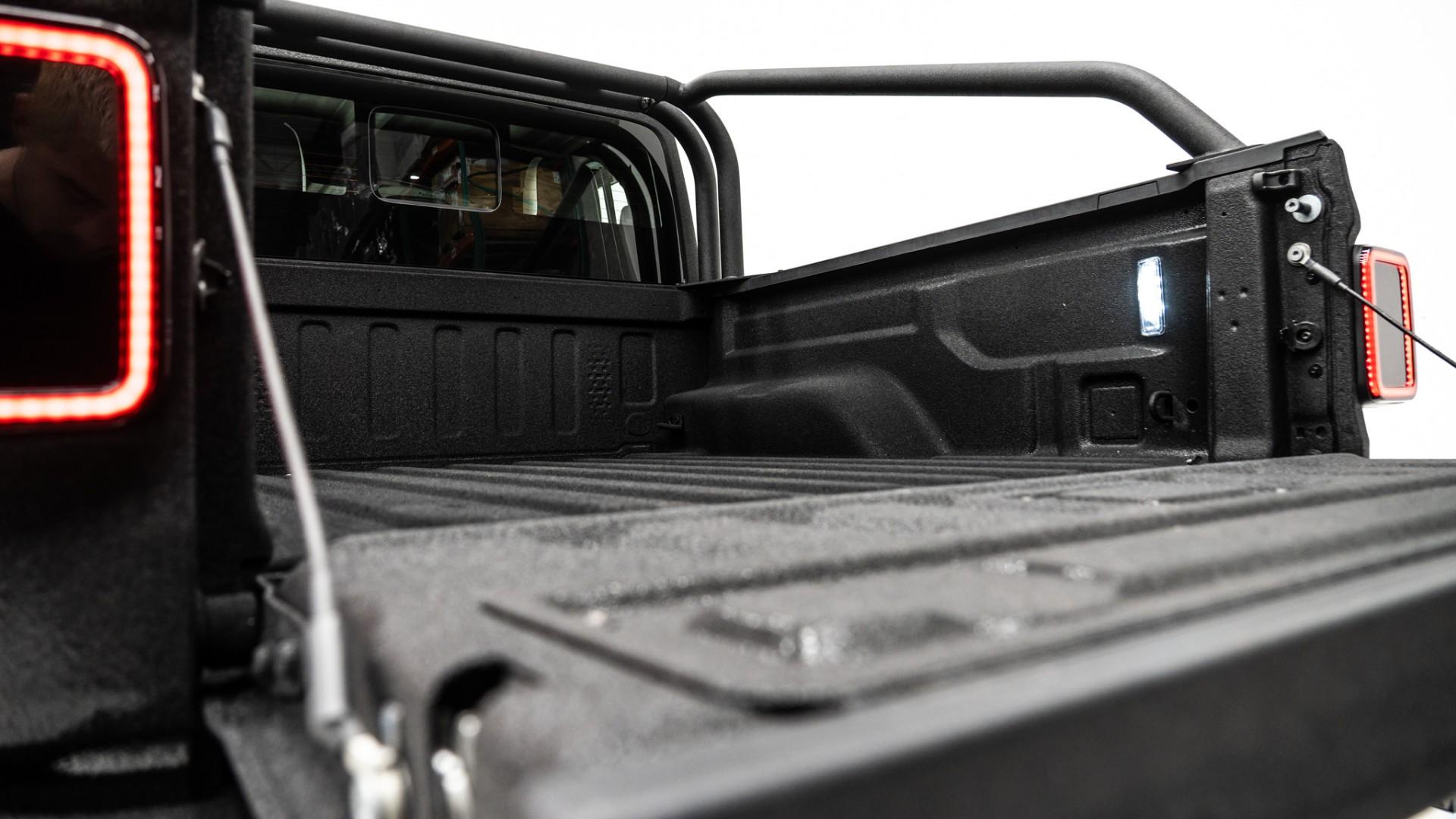 2025 JEEP GLADIATOR in Black, photo 11 of 48