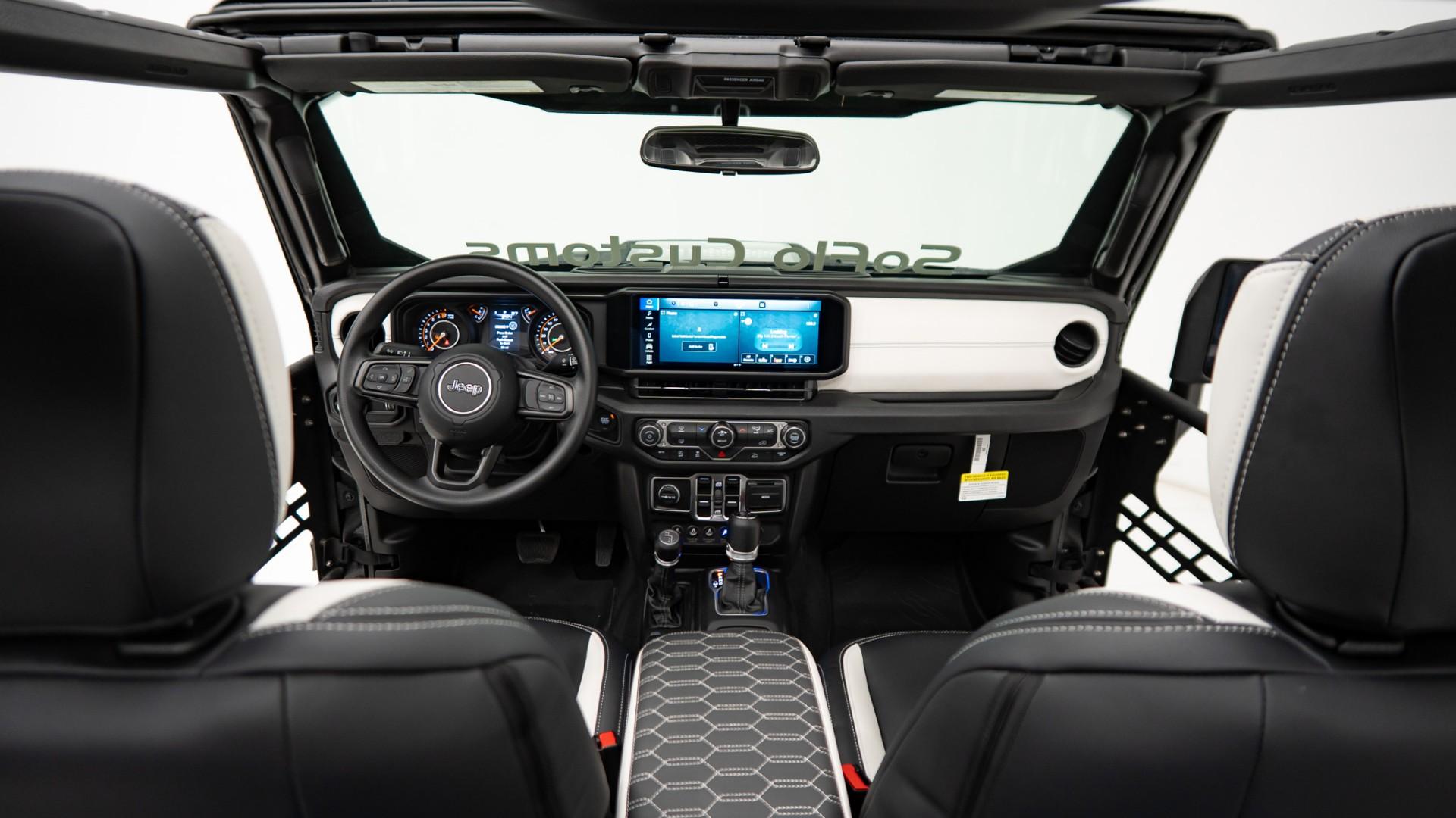 2025 JEEP GLADIATOR in Black, photo 2 of 48
