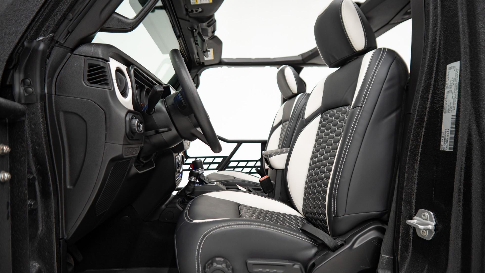 2025 JEEP GLADIATOR in Black, photo 39 of 48