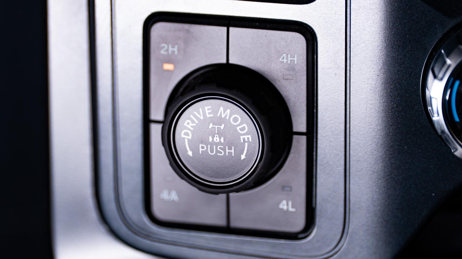 2025 FORD F-150 RAPTOR in Black, photo 38 of 60