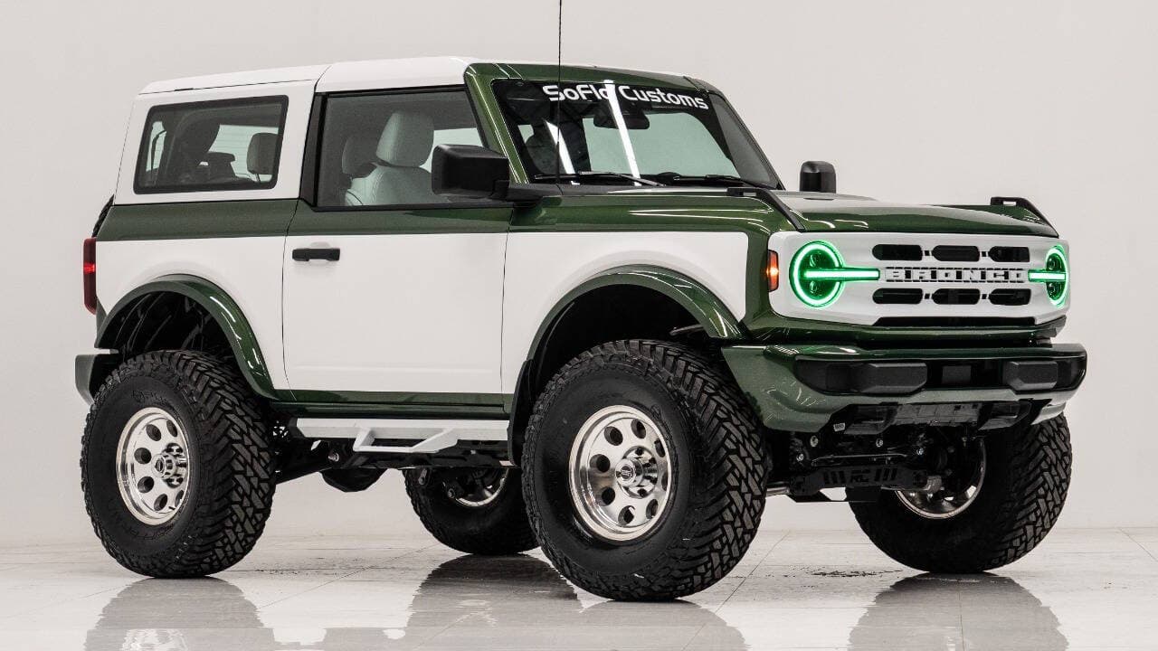 2023 FORD BRONCO in Green, photo 3 of 27