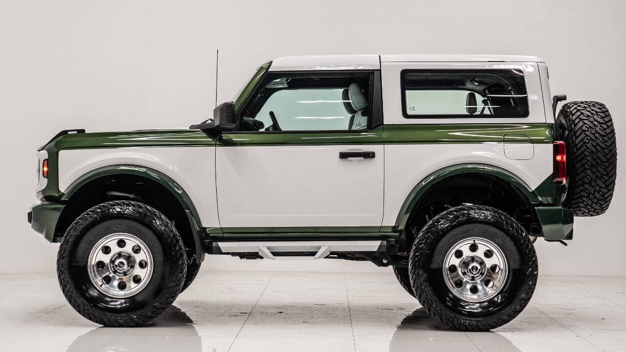 2023 FORD BRONCO in Green, photo 9 of 27
